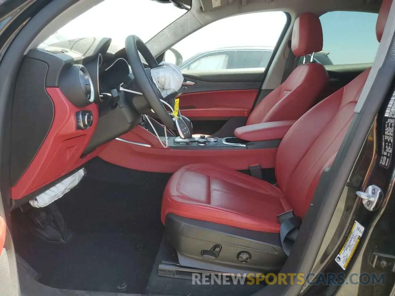 7 Photograph of a damaged car ZASPAJAN5L7C94798 ALFA ROMEO STELVIO 2020