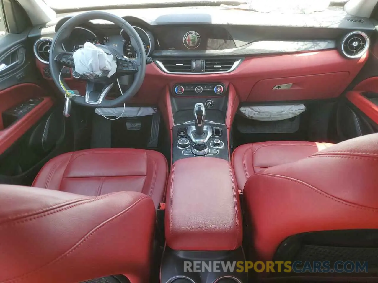 8 Photograph of a damaged car ZASPAJAN5L7C94798 ALFA ROMEO STELVIO 2020
