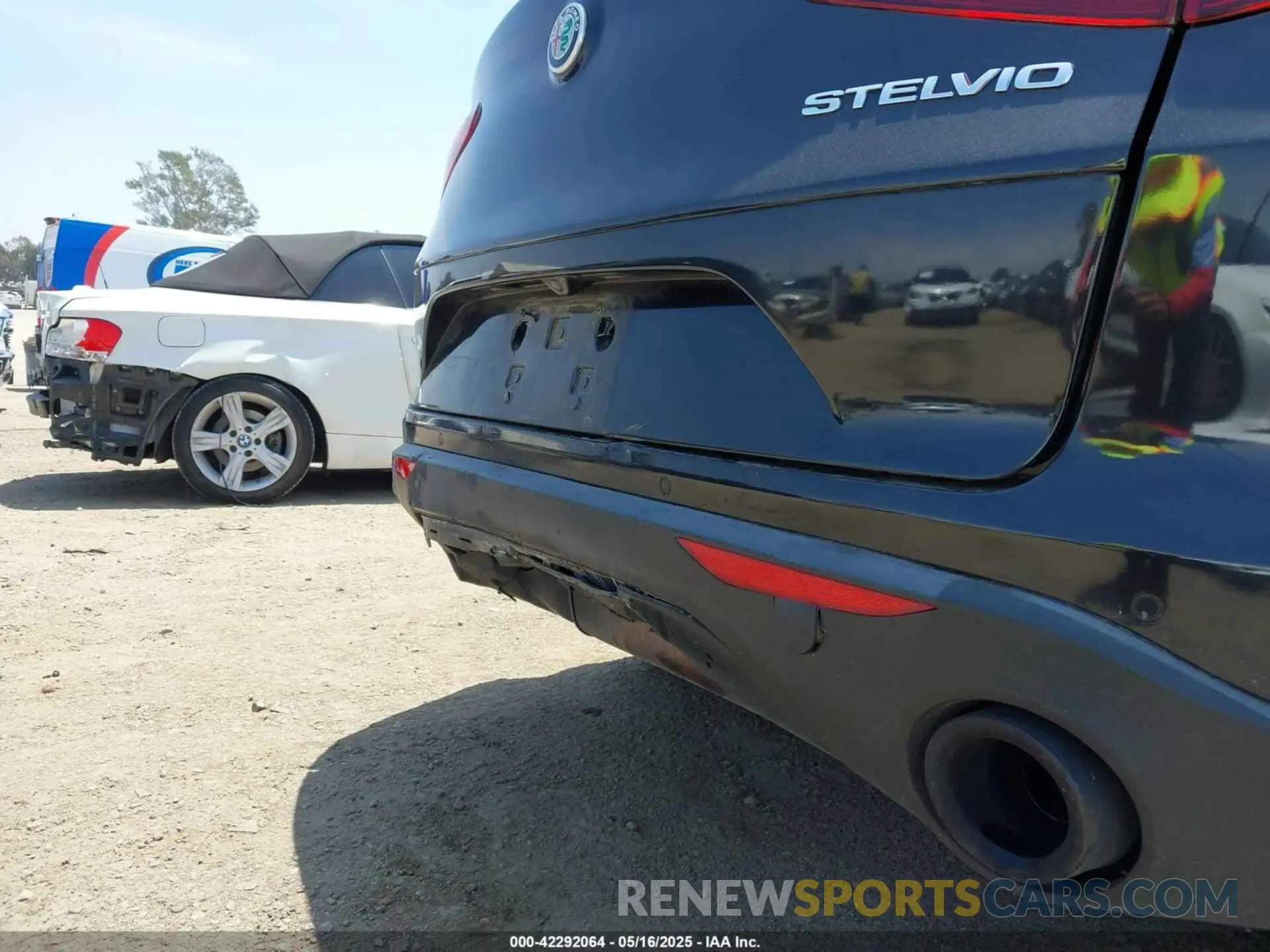 6 Photograph of a damaged car ZASPAJAN2N7D29686 ALFA ROMEO STELVIO 2022
