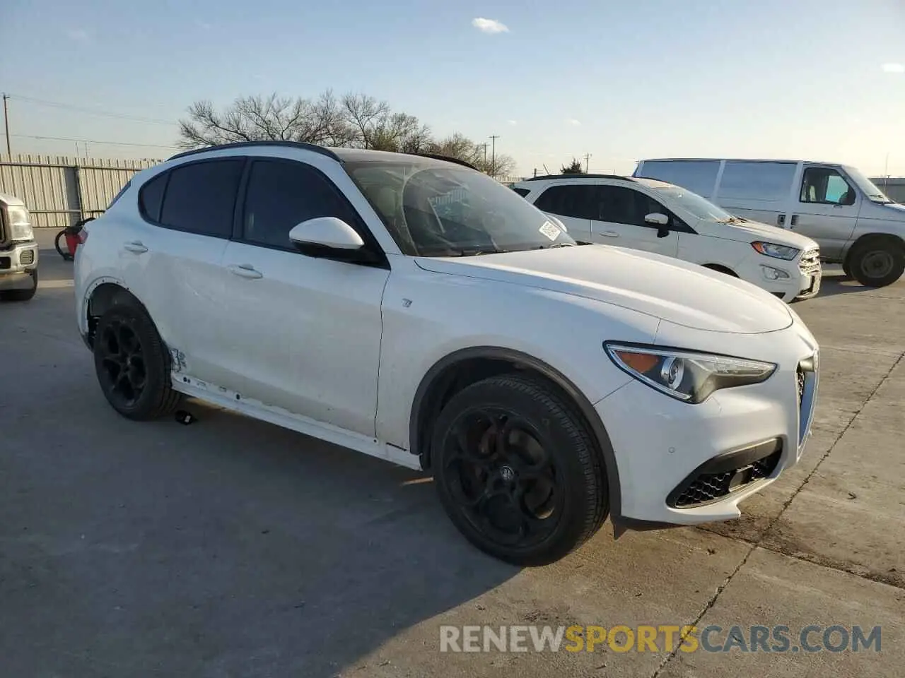 4 Photograph of a damaged car ZASPAKBN8N7D38381 ALFA ROMEO STELVIO 2022