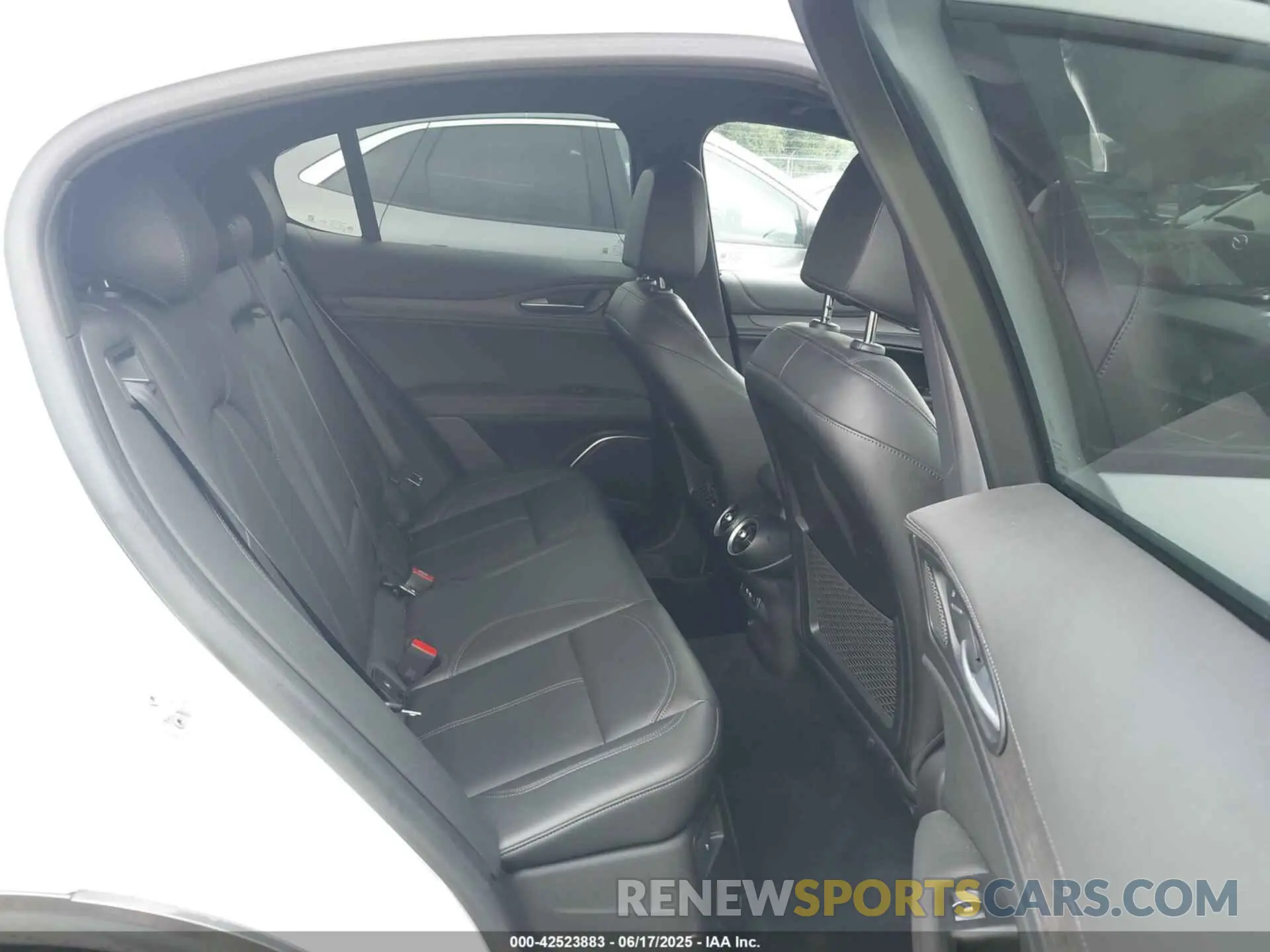 8 Photograph of a damaged car ZASPAKBN2P7D56698 ALFA ROMEO STELVIO 2023