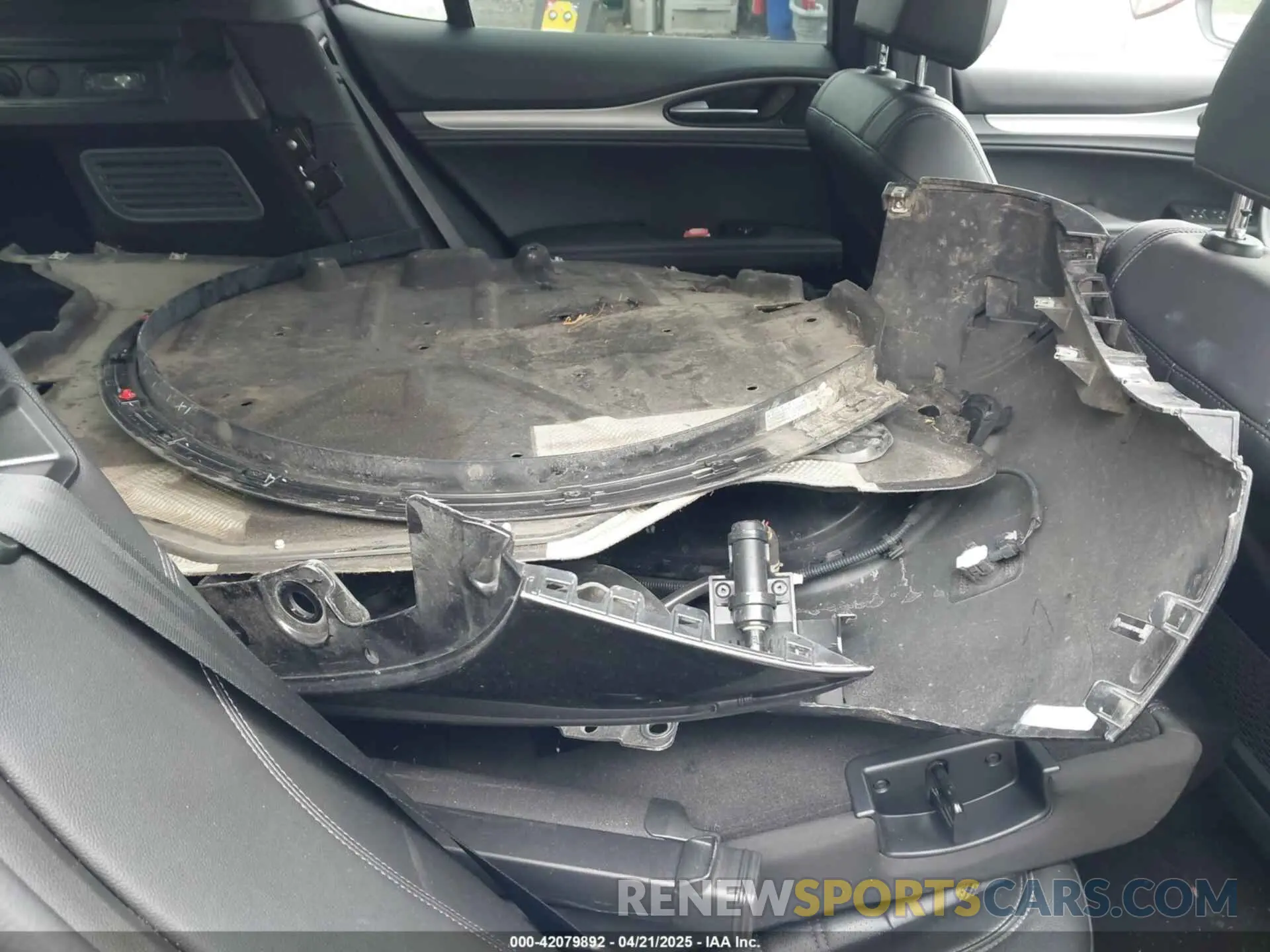8 Photograph of a damaged car ZASPAKBN6P7D49639 ALFA ROMEO STELVIO 2023