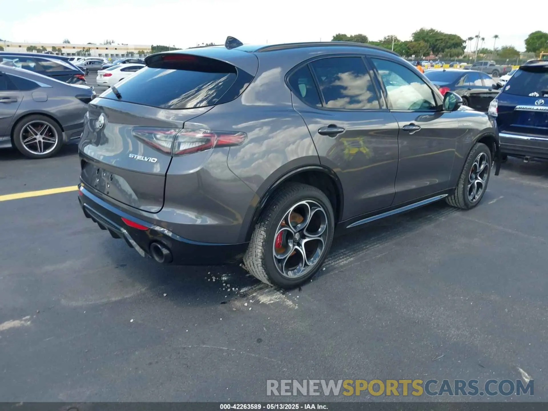 4 Photograph of a damaged car ZASPAKBN1R7D78095 ALFA ROMEO STELVIO 2024