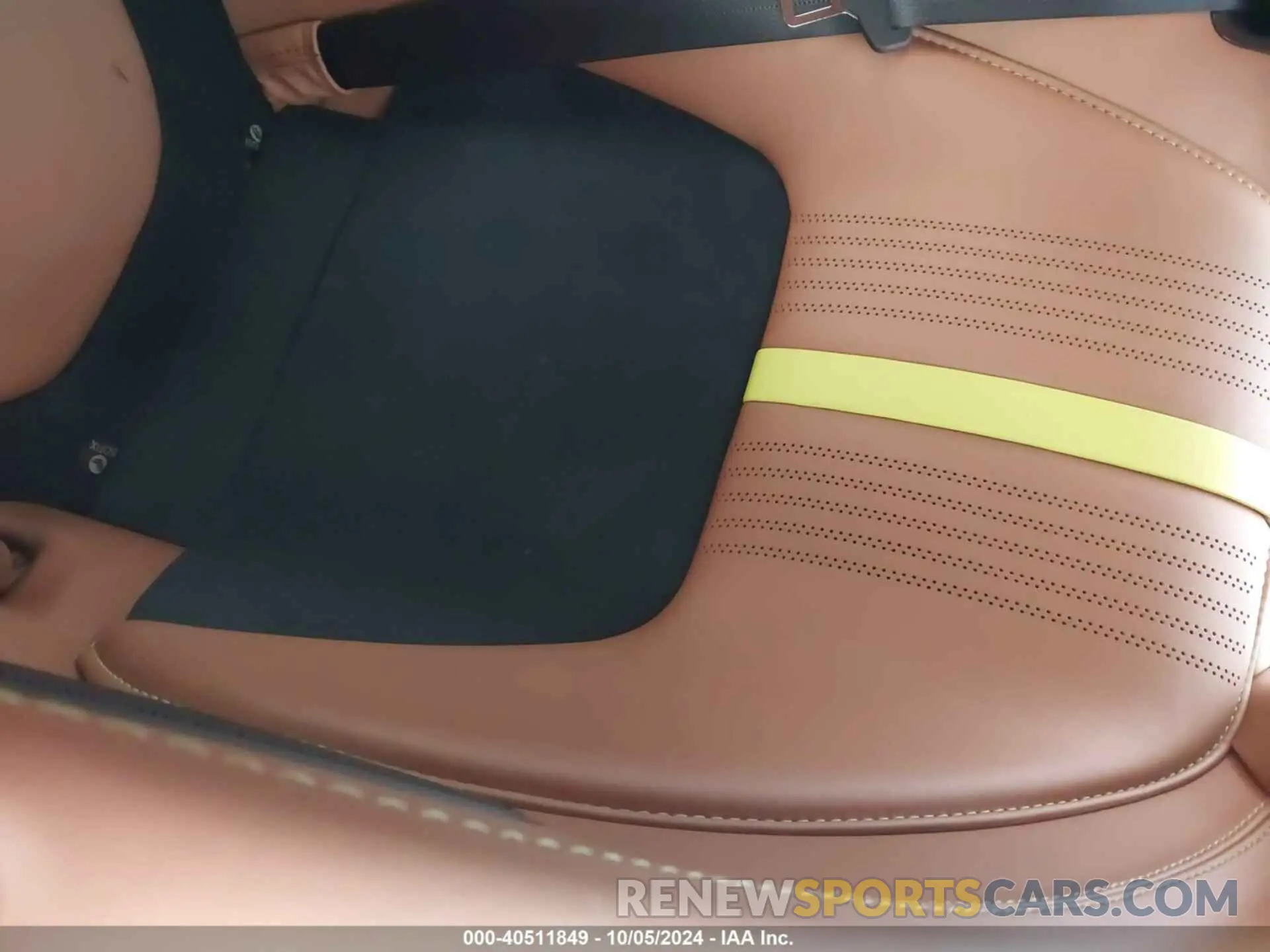 8 Photograph of a damaged car SCFRMFEV7KGL06384 ASTON MARTIN DB11 2019