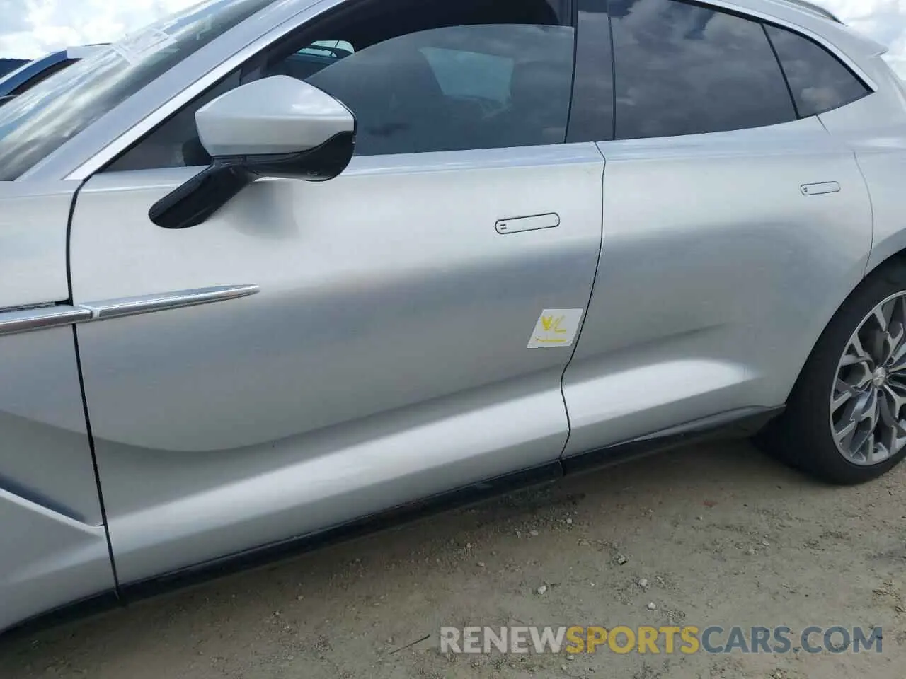 13 Photograph of a damaged car SCFVUJAW4MTV03930 ASTON MARTIN DBX 2021