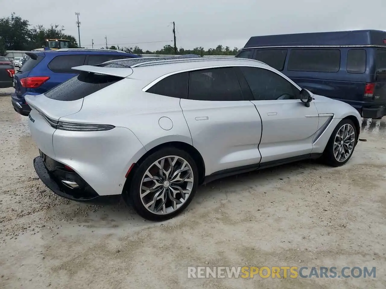 3 Photograph of a damaged car SCFVUJAW4MTV03930 ASTON MARTIN DBX 2021