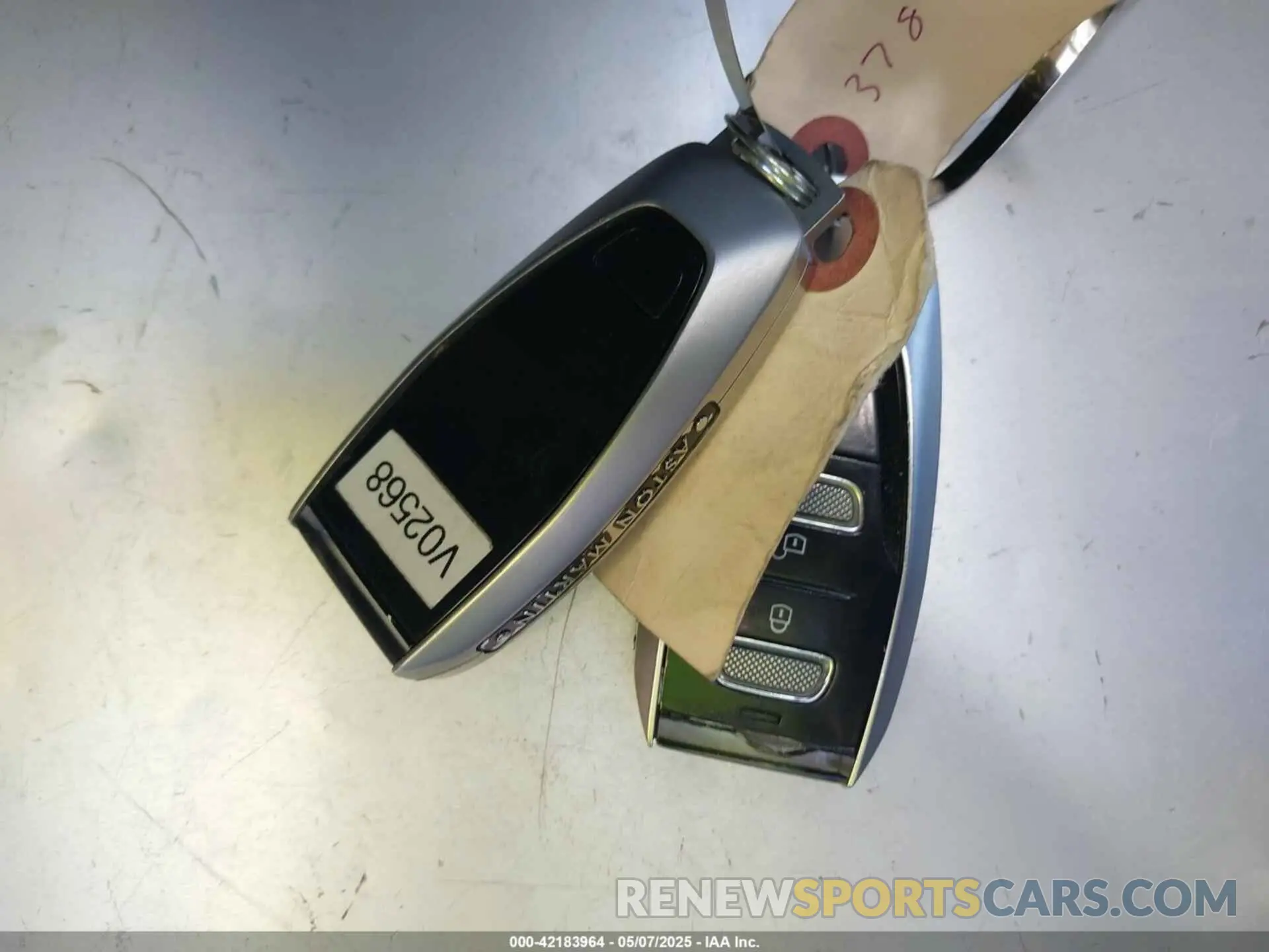 11 Photograph of a damaged car SCFVUJAW8MTV02568 ASTON MARTIN DBX 2021