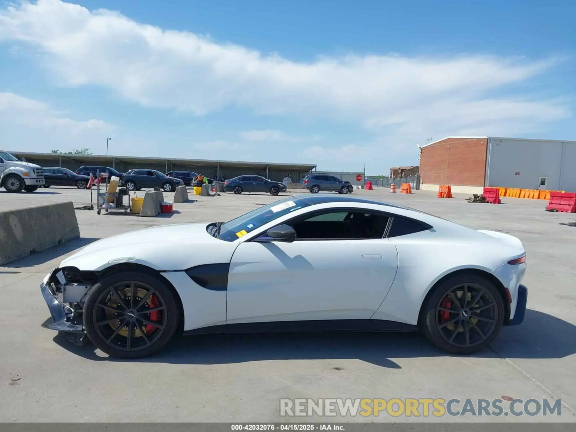 15 Photograph of a damaged car SCFSMGAW4KGN01848 ASTON MARTIN VANTAGE 2019