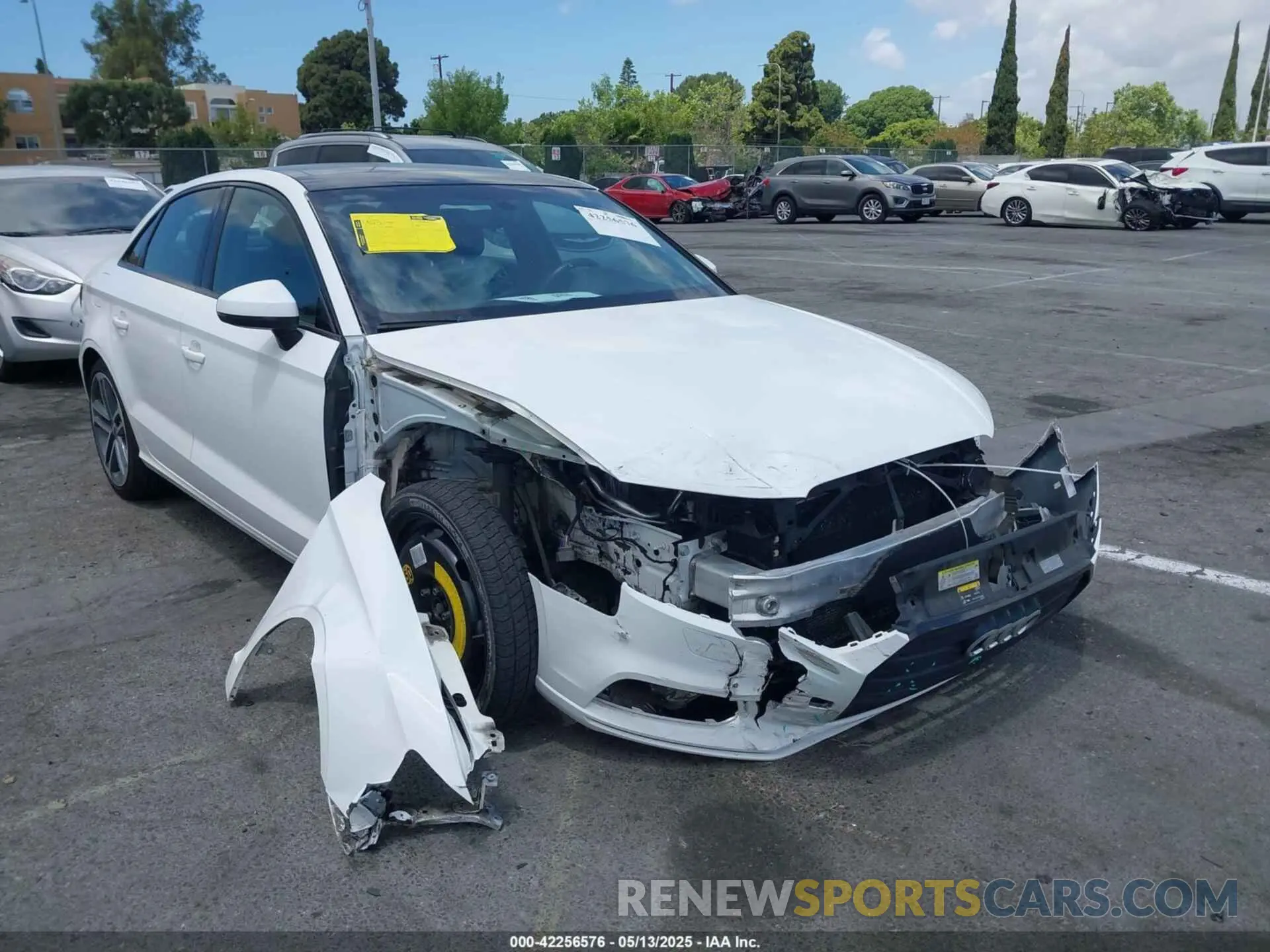 1 Фотография поврежденного автомобиля WAUAUGFF3KA100939 AUDI A3 2019