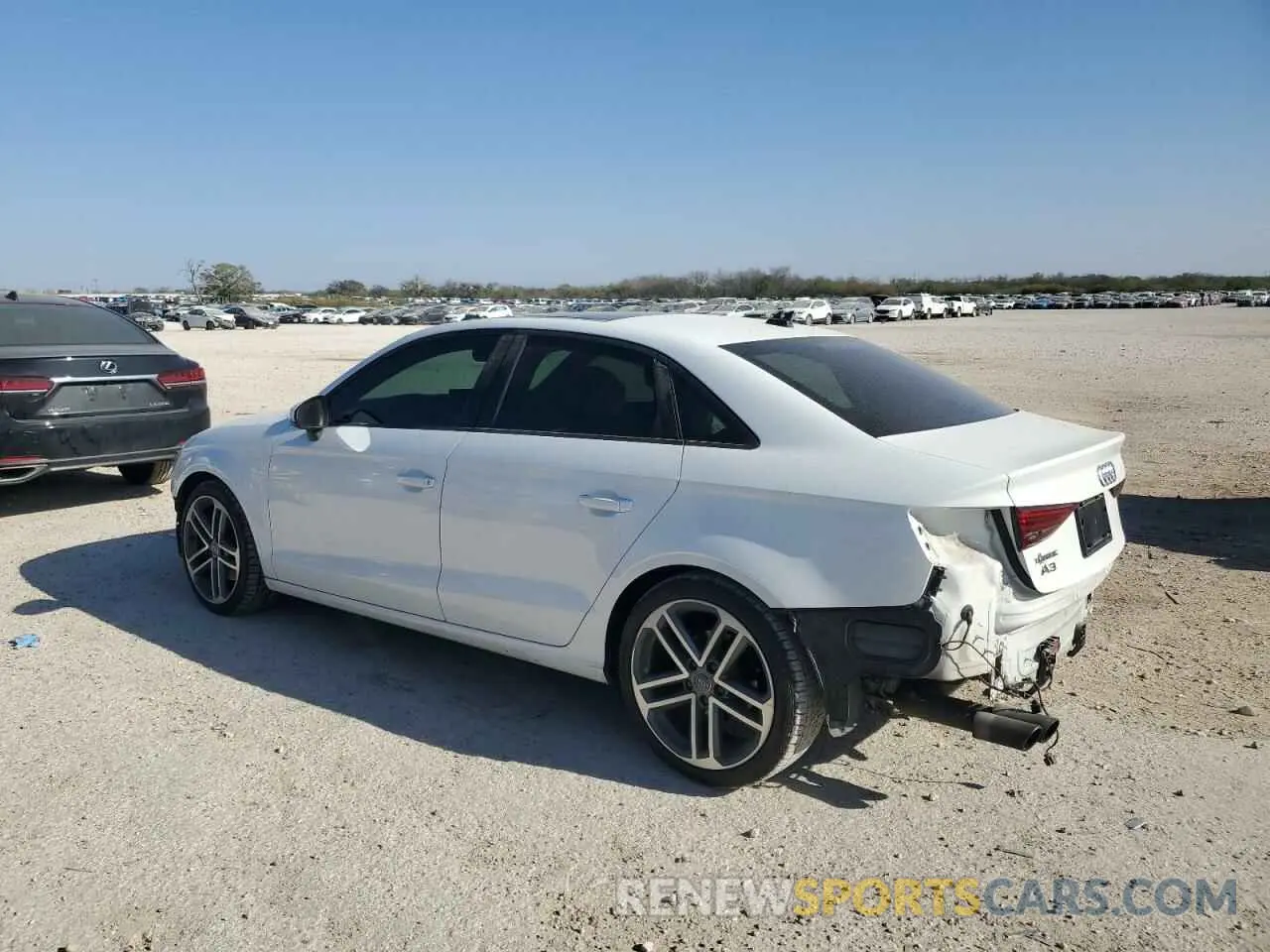 2 Фотография поврежденного автомобиля WAUAUGFF3KA118230 AUDI A3 2019