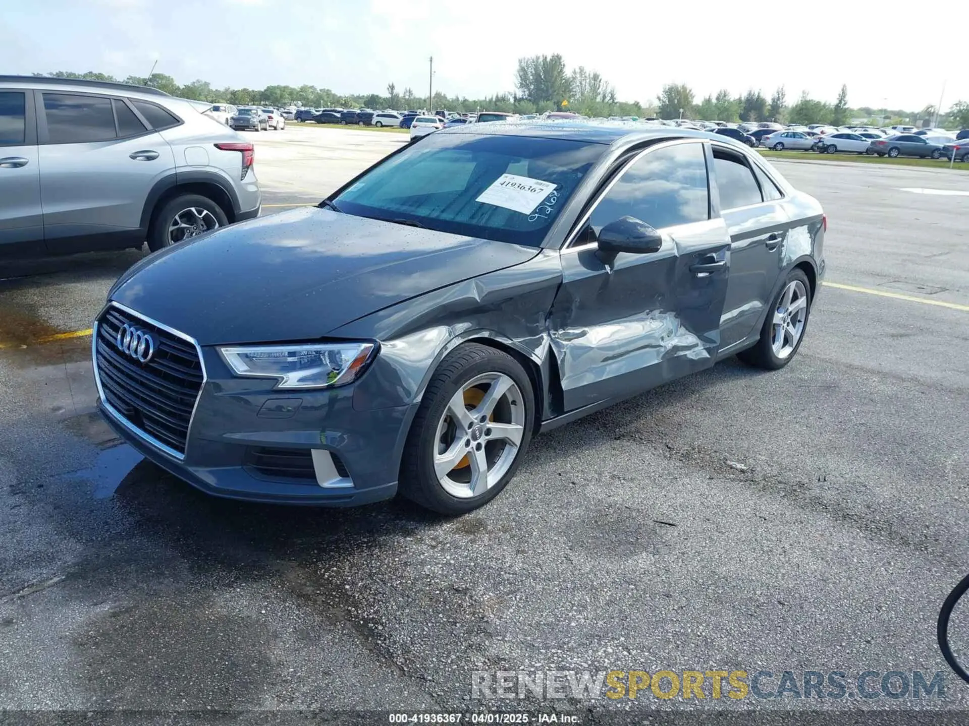 2 Фотография поврежденного автомобиля WAUAUGFF9K1009268 AUDI A3 2019