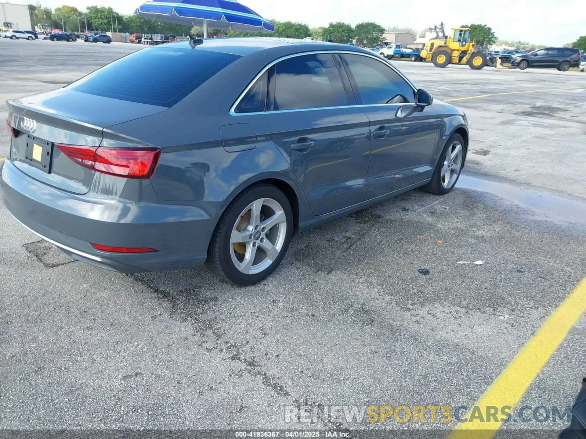 4 Фотография поврежденного автомобиля WAUAUGFF9K1009268 AUDI A3 2019