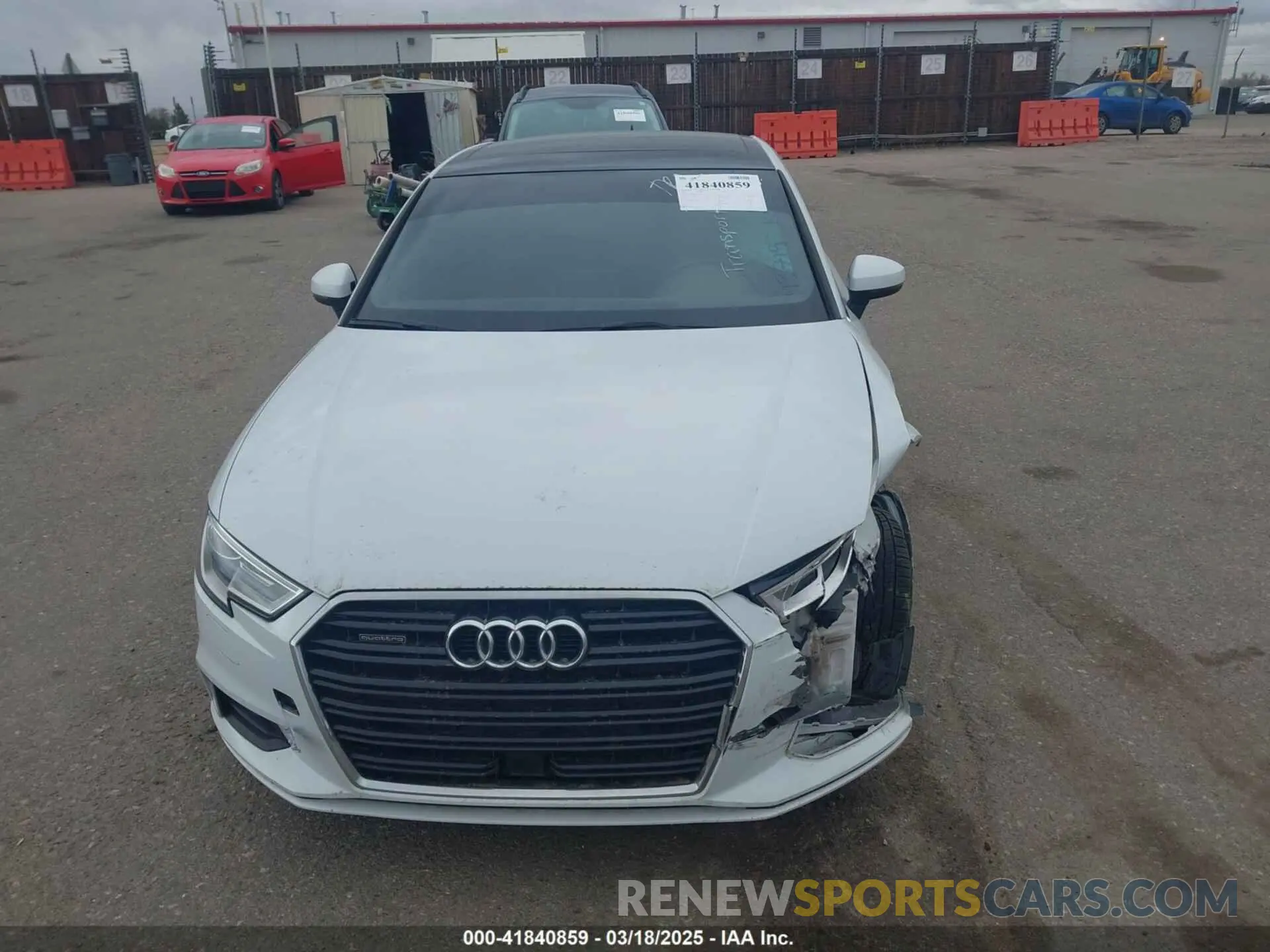11 Фотография поврежденного автомобиля WAUBEGFF8KA113719 AUDI A3 2019