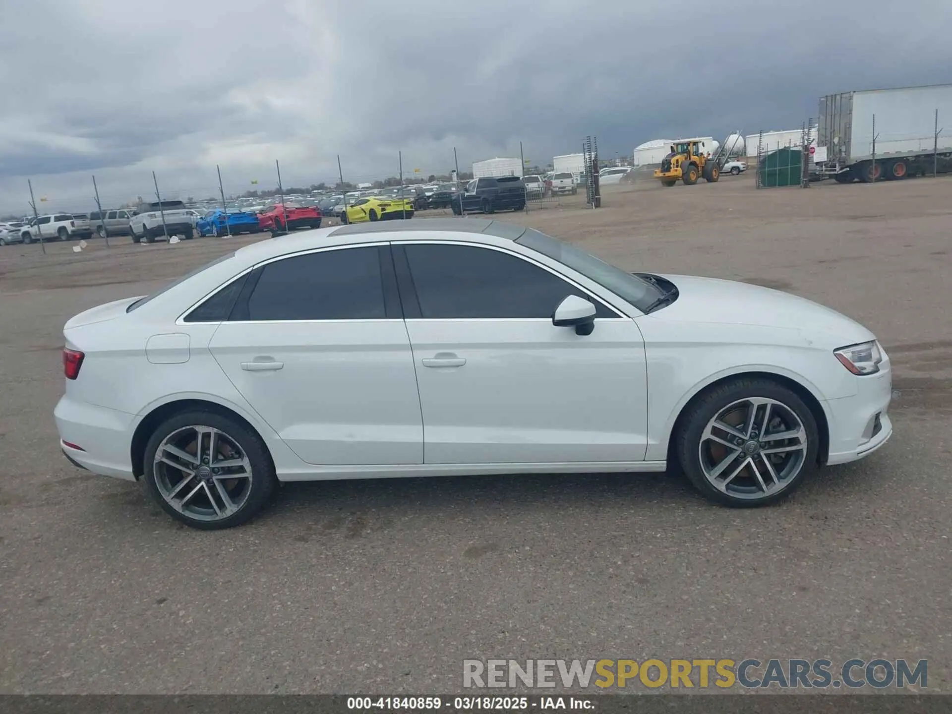 12 Фотография поврежденного автомобиля WAUBEGFF8KA113719 AUDI A3 2019