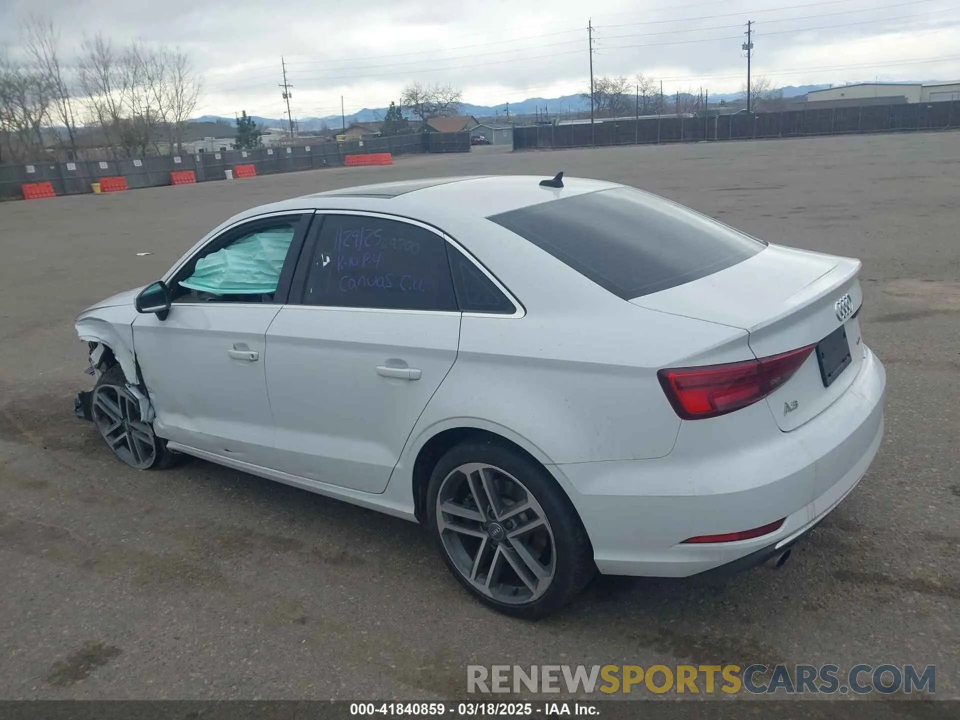 3 Фотография поврежденного автомобиля WAUBEGFF8KA113719 AUDI A3 2019