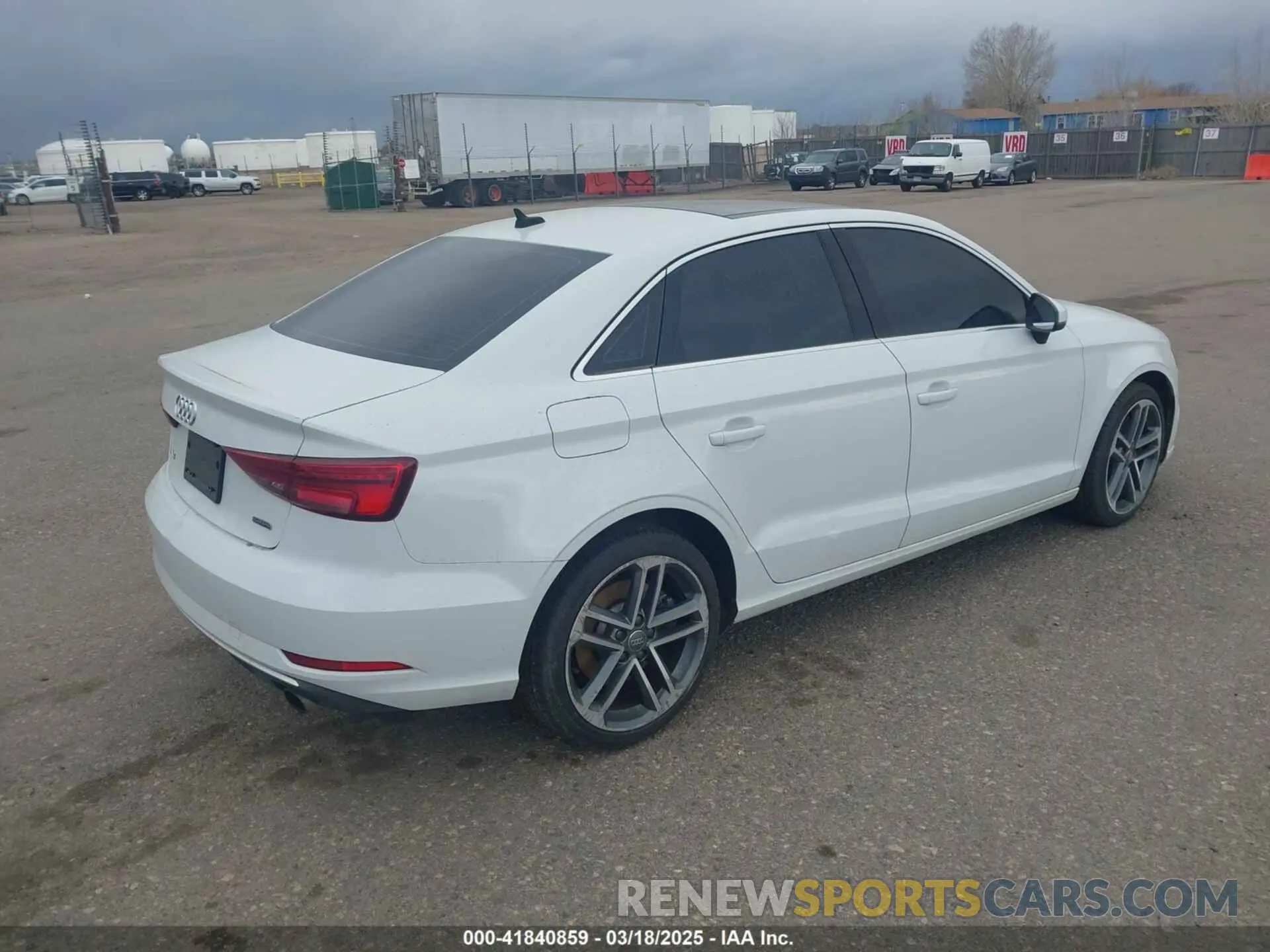 4 Фотография поврежденного автомобиля WAUBEGFF8KA113719 AUDI A3 2019
