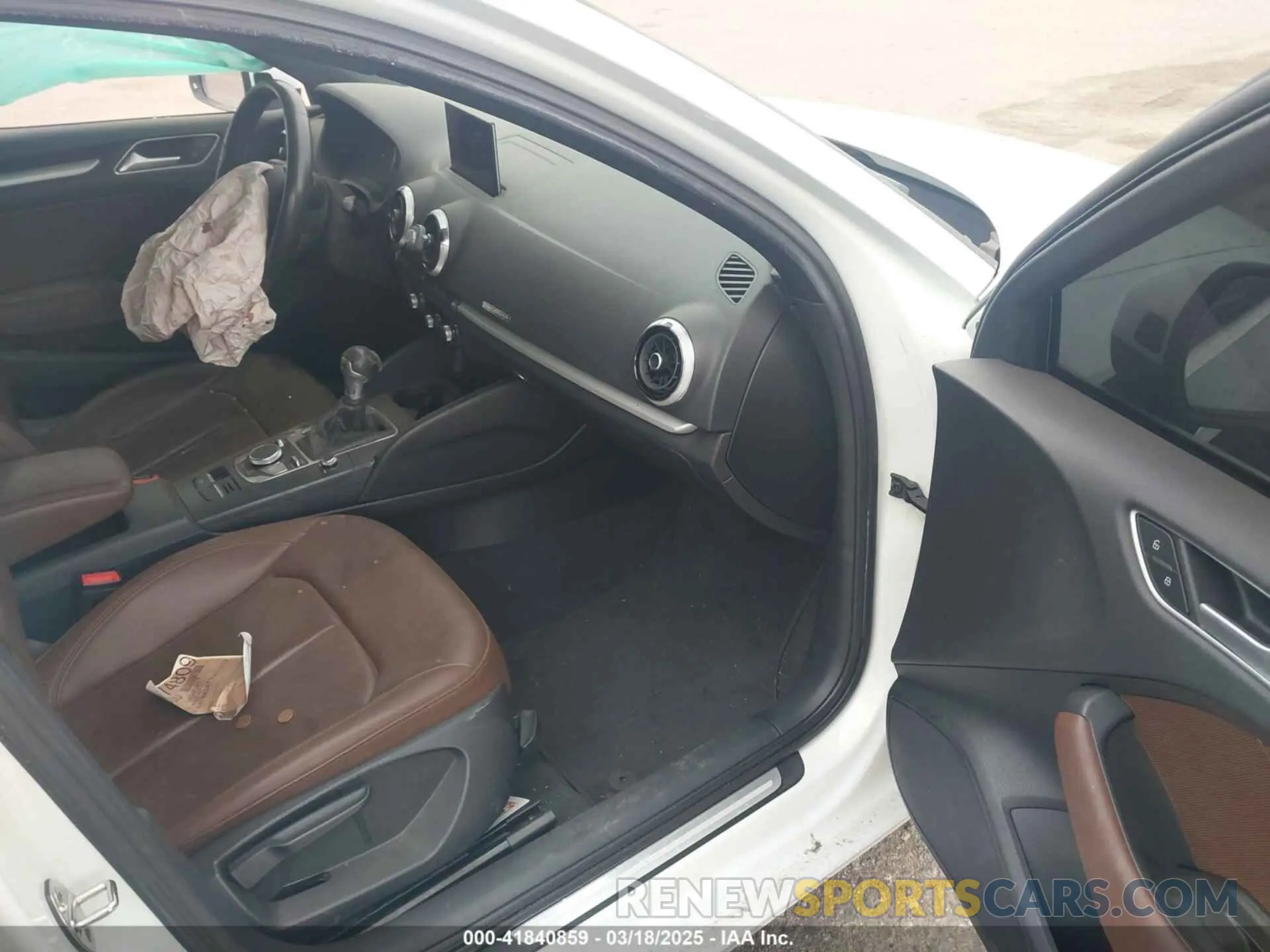 5 Фотография поврежденного автомобиля WAUBEGFF8KA113719 AUDI A3 2019