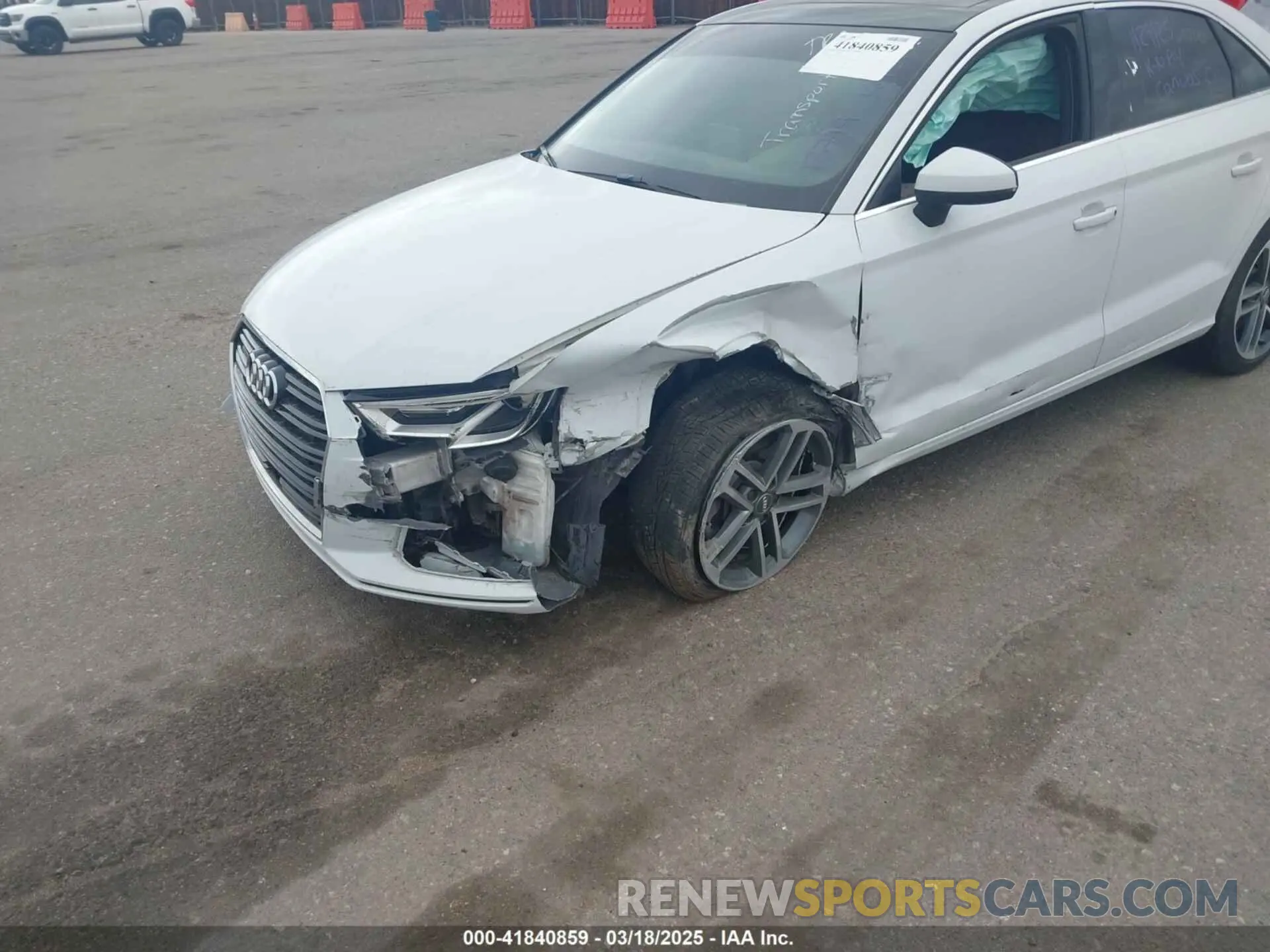 6 Фотография поврежденного автомобиля WAUBEGFF8KA113719 AUDI A3 2019