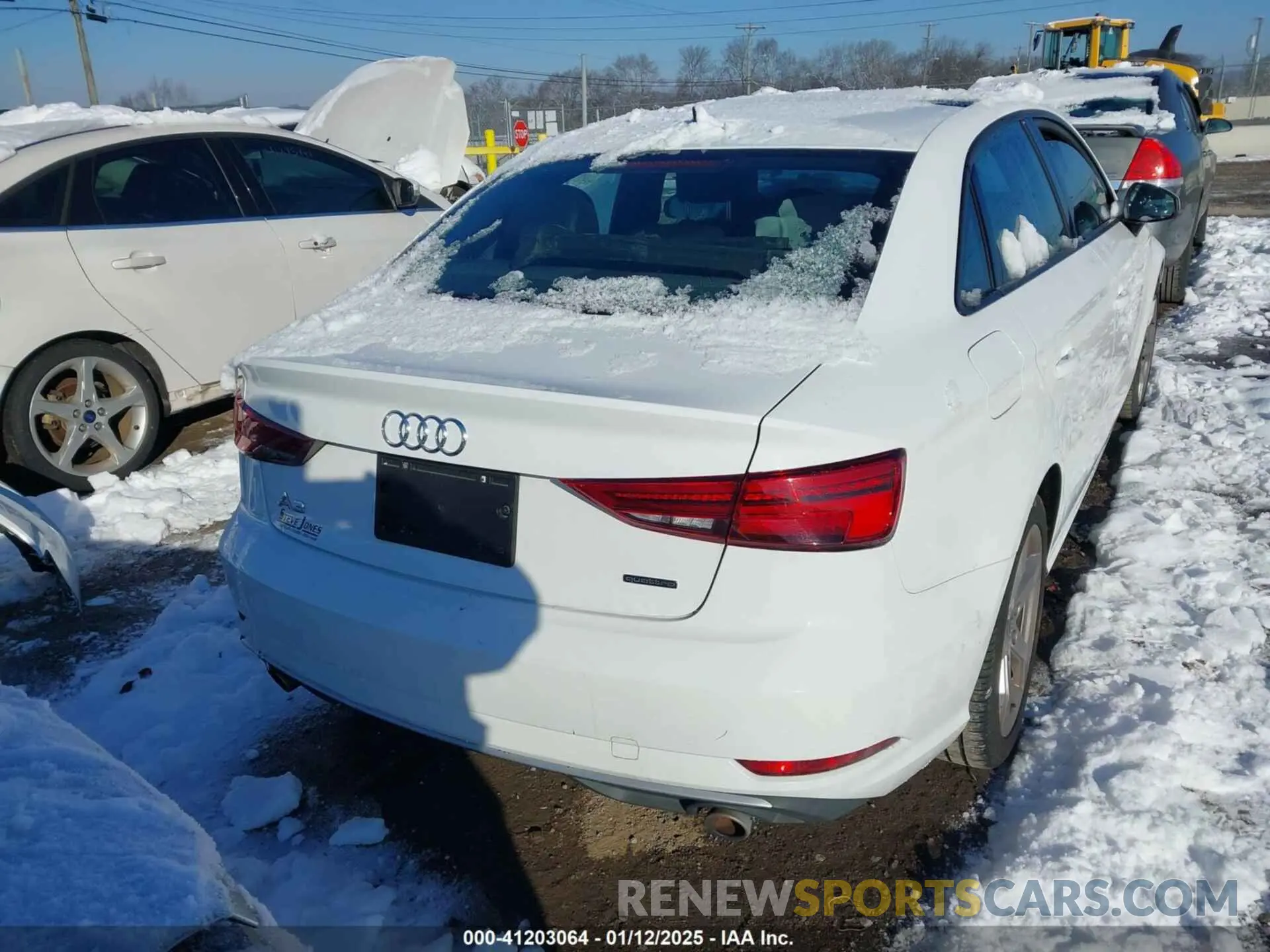 17 Фотография поврежденного автомобиля WAUBEGFFXKA081971 AUDI A3 2019