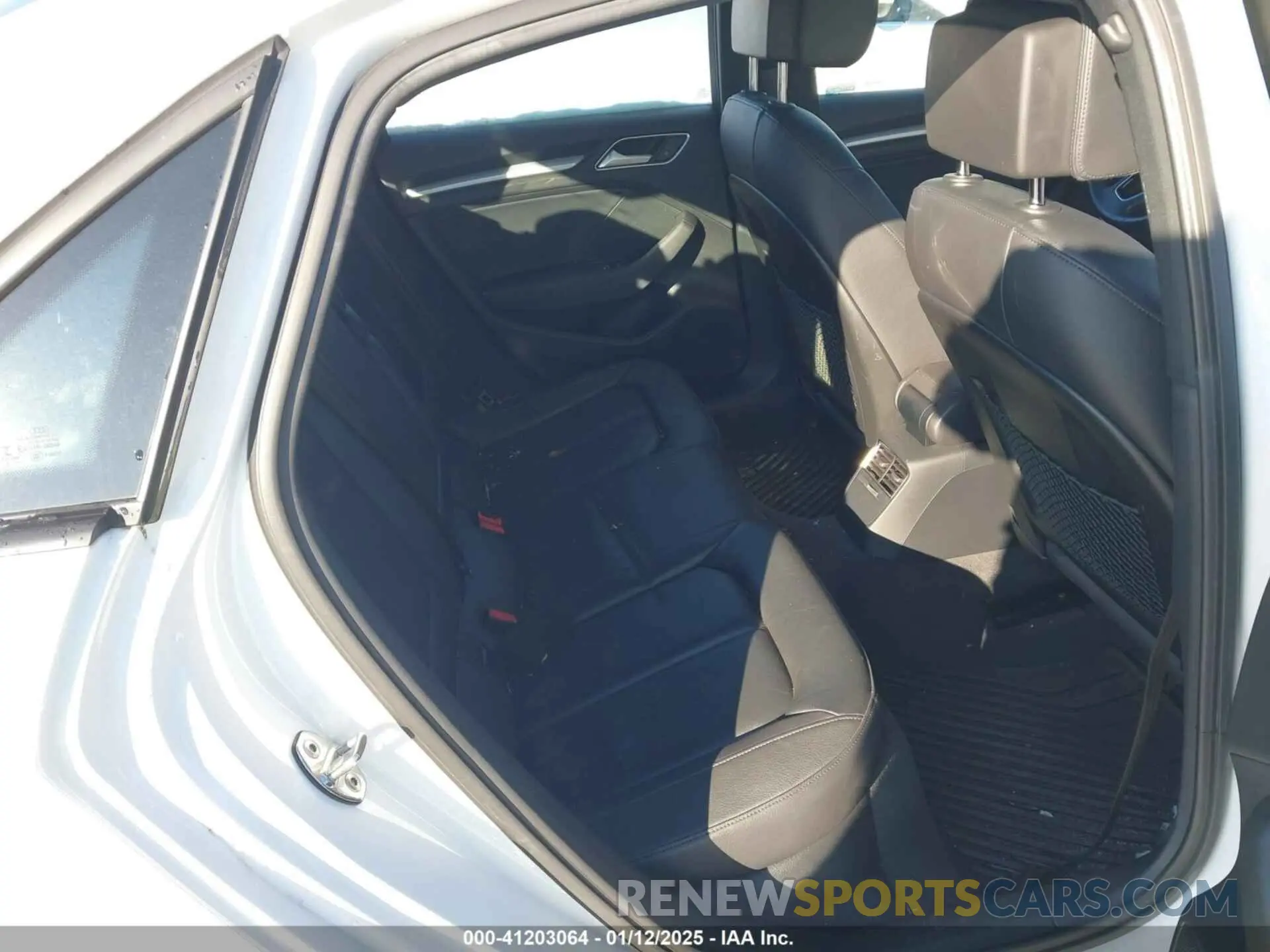 8 Фотография поврежденного автомобиля WAUBEGFFXKA081971 AUDI A3 2019