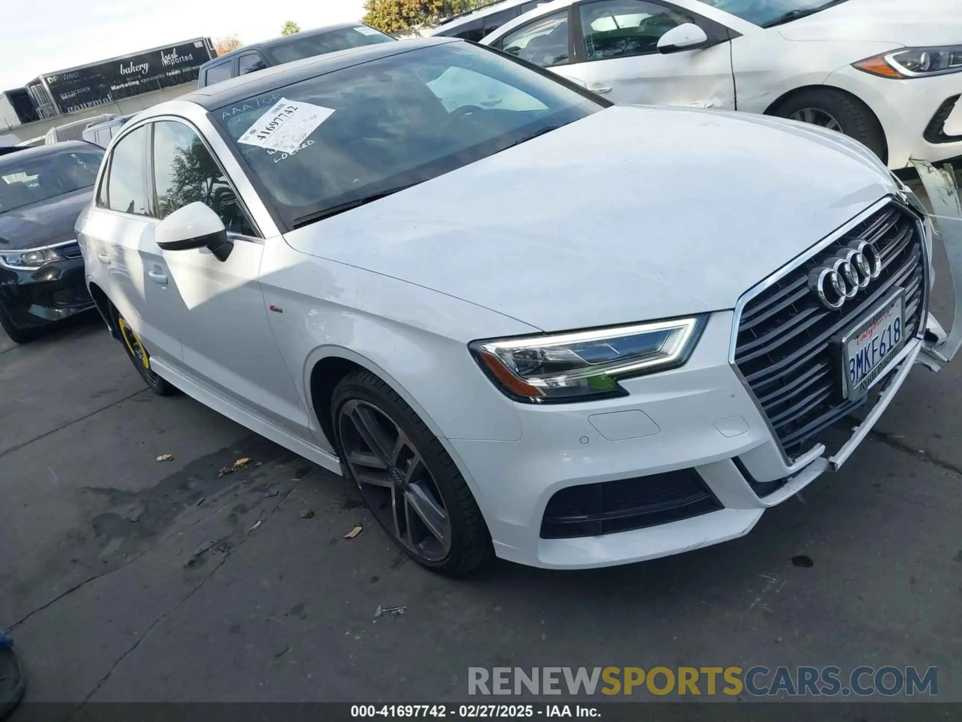 1 Фотография поврежденного автомобиля WAUGUGFF1KA087909 AUDI A3 2019