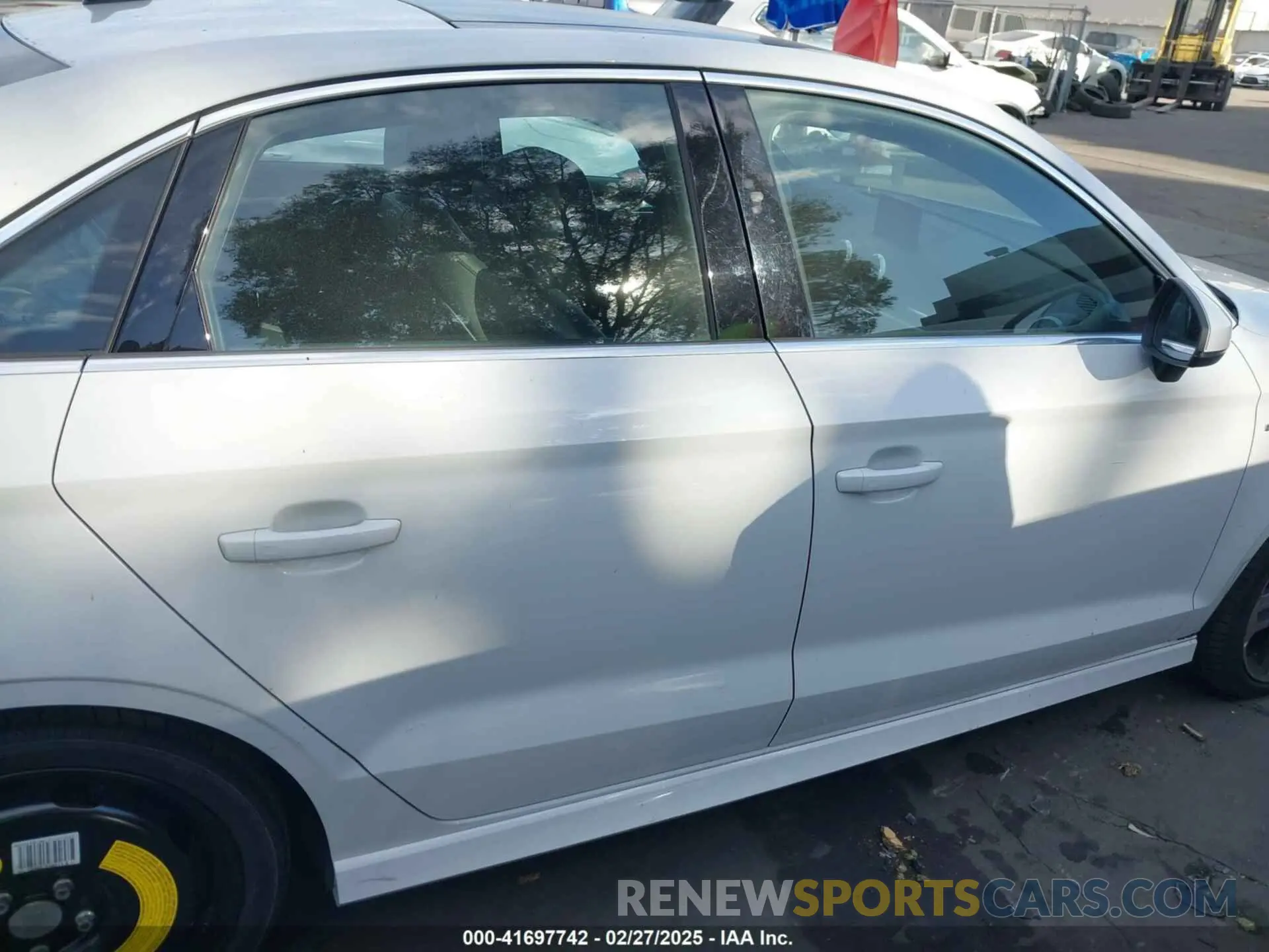14 Фотография поврежденного автомобиля WAUGUGFF1KA087909 AUDI A3 2019