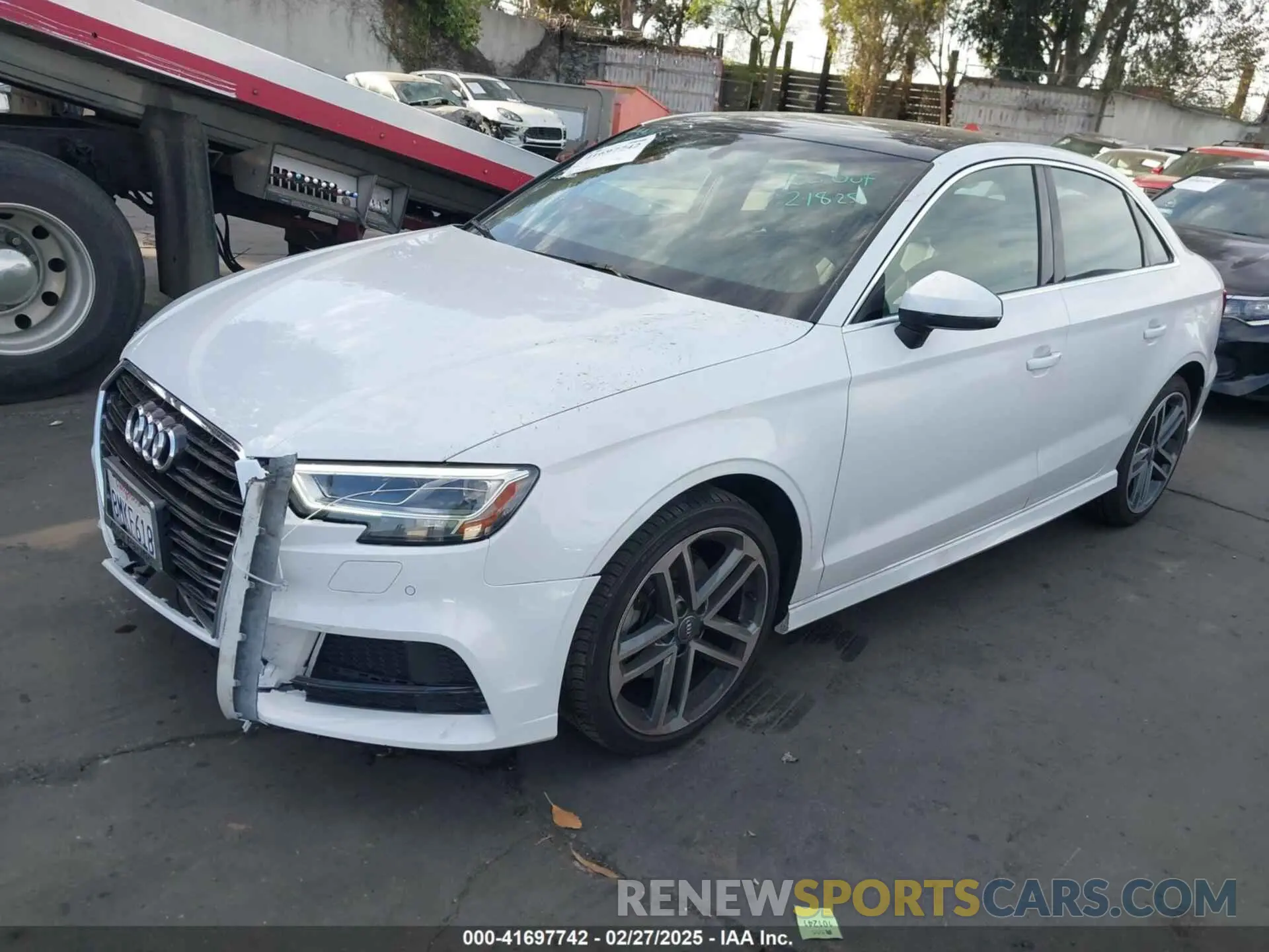2 Фотография поврежденного автомобиля WAUGUGFF1KA087909 AUDI A3 2019