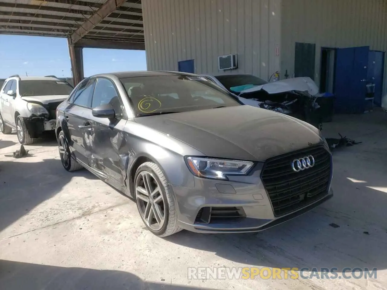 1 Фотография поврежденного автомобиля WAUAUGFF9LA088619 AUDI A3 2020