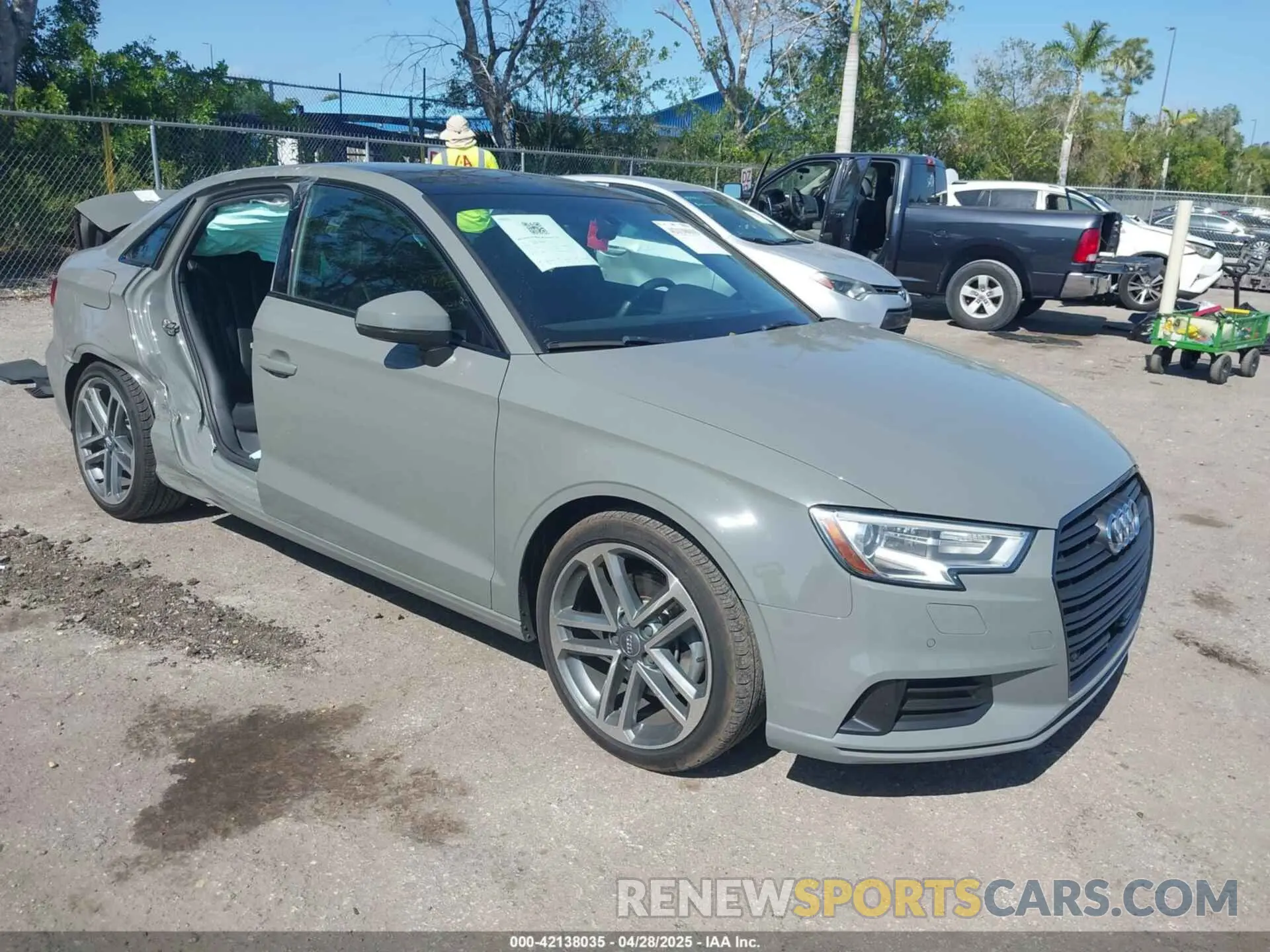 1 Фотография поврежденного автомобиля WAUAUGFFXLA002962 AUDI A3 2020