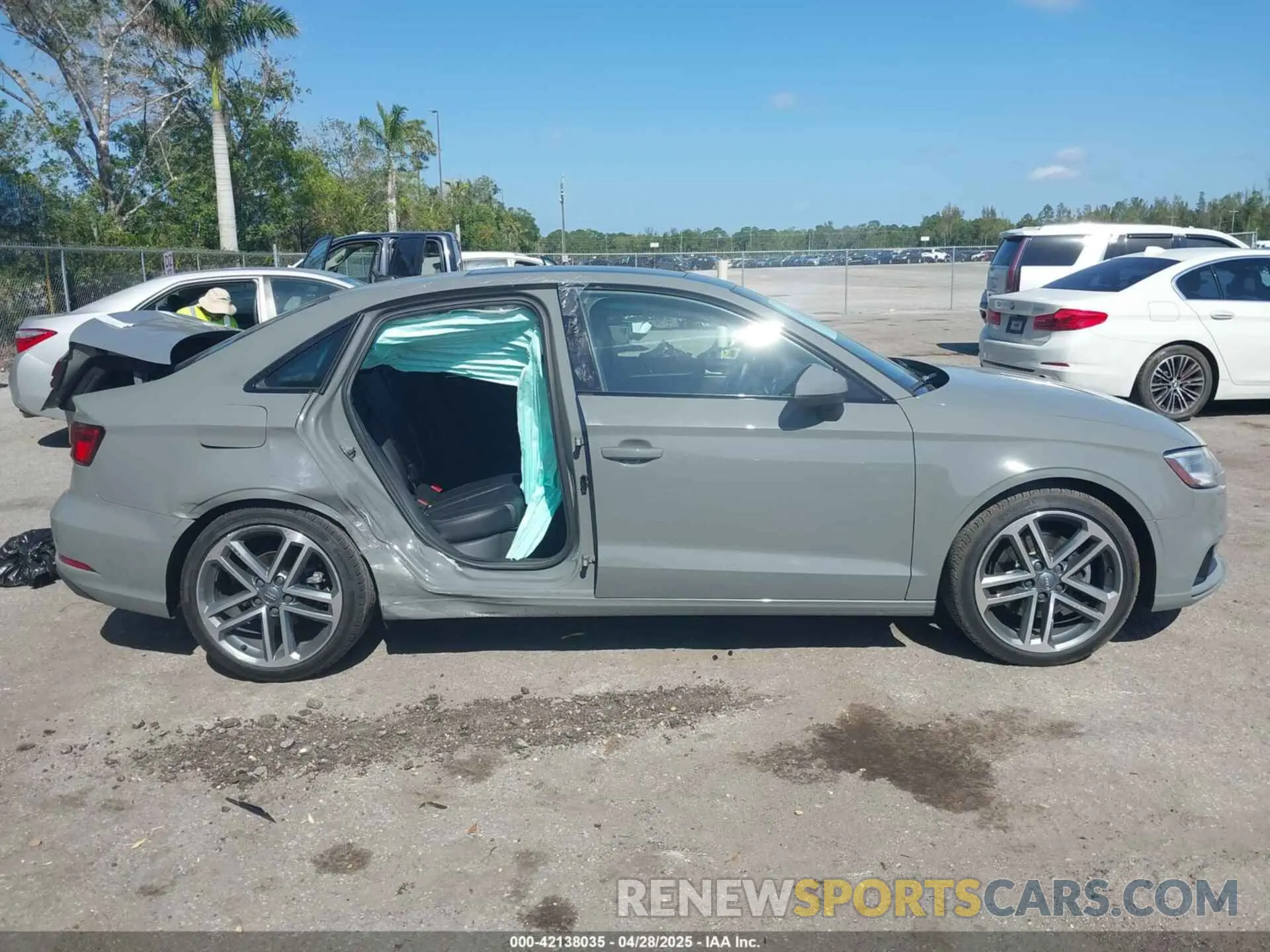 14 Фотография поврежденного автомобиля WAUAUGFFXLA002962 AUDI A3 2020
