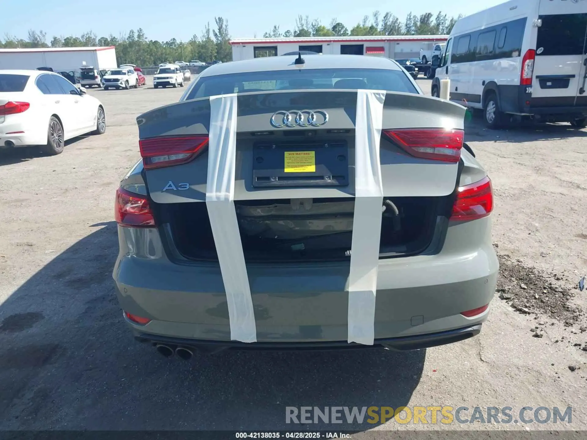 17 Фотография поврежденного автомобиля WAUAUGFFXLA002962 AUDI A3 2020