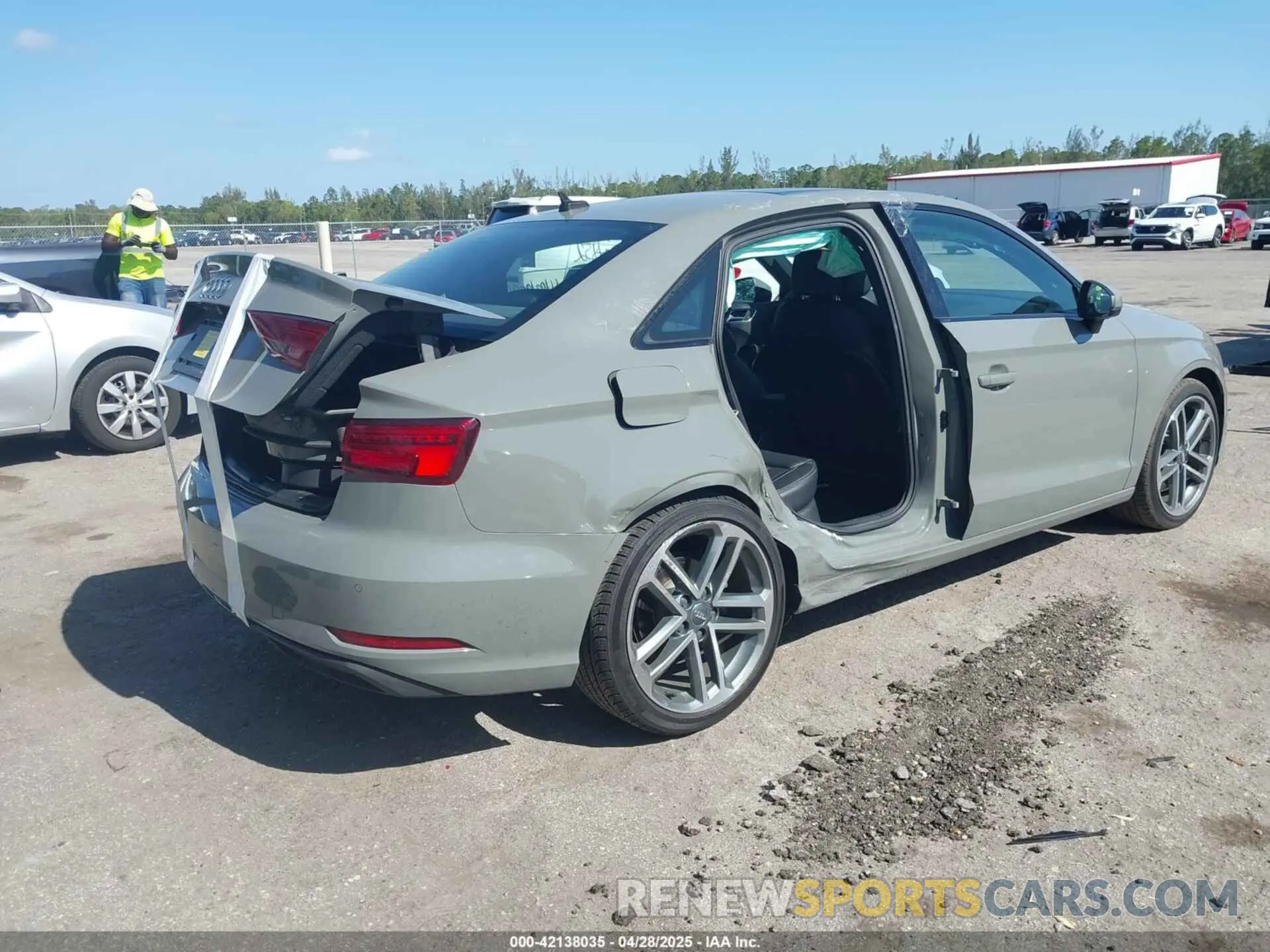 4 Фотография поврежденного автомобиля WAUAUGFFXLA002962 AUDI A3 2020