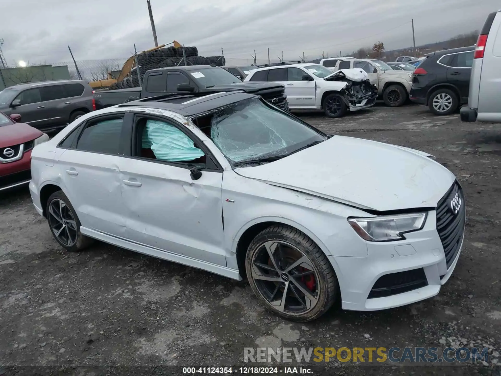 12 Фотография поврежденного автомобиля WAUBEGFF0LA105860 AUDI A3 2020