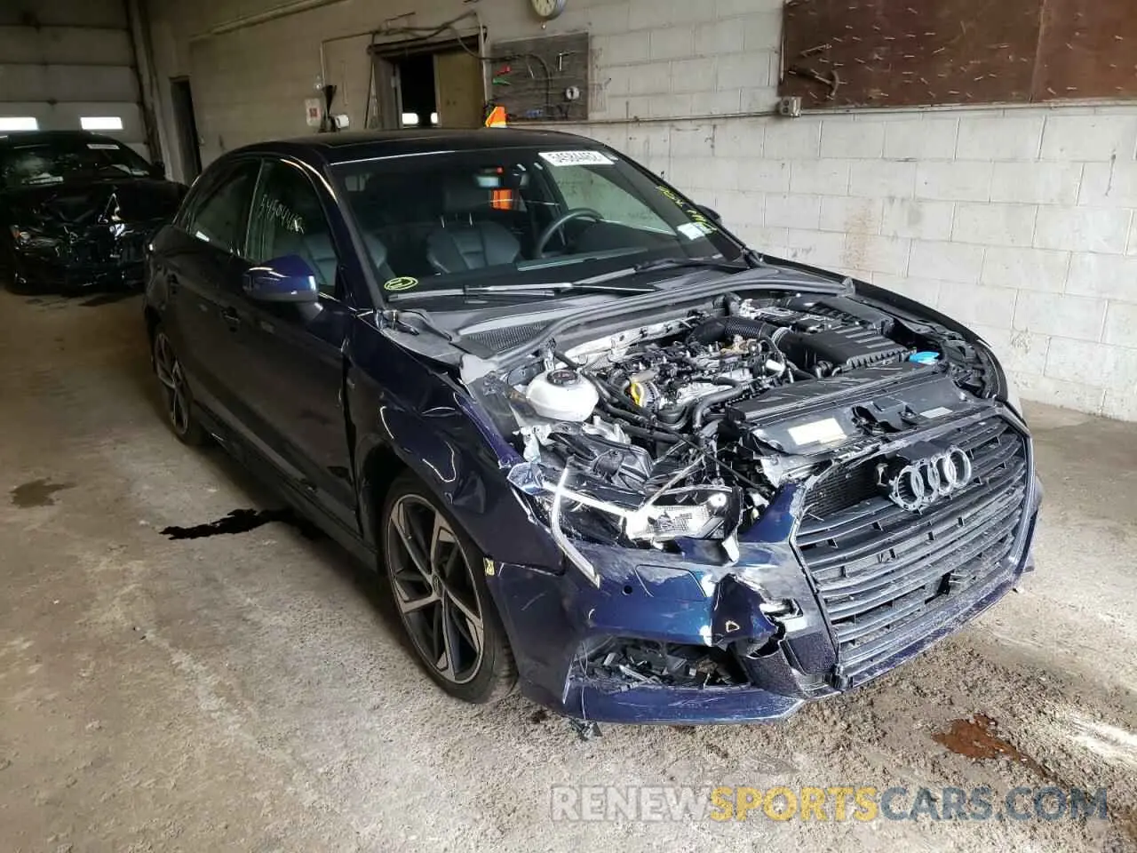 1 Фотография поврежденного автомобиля WAUBEGFF5LA098095 AUDI A3 2020