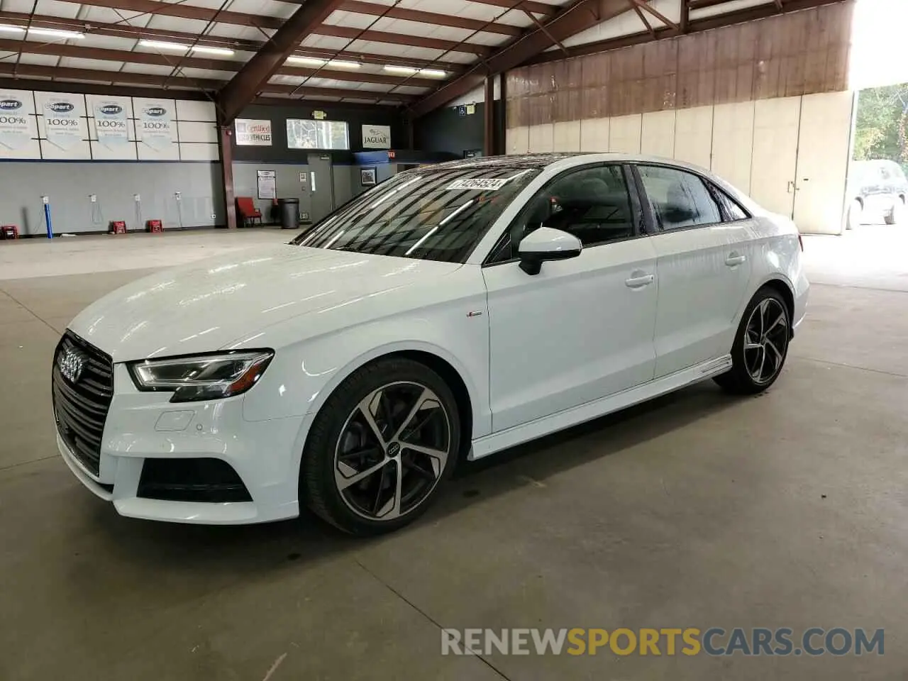 1 Фотография поврежденного автомобиля WAUJEGFF3LA001696 AUDI A3 2020