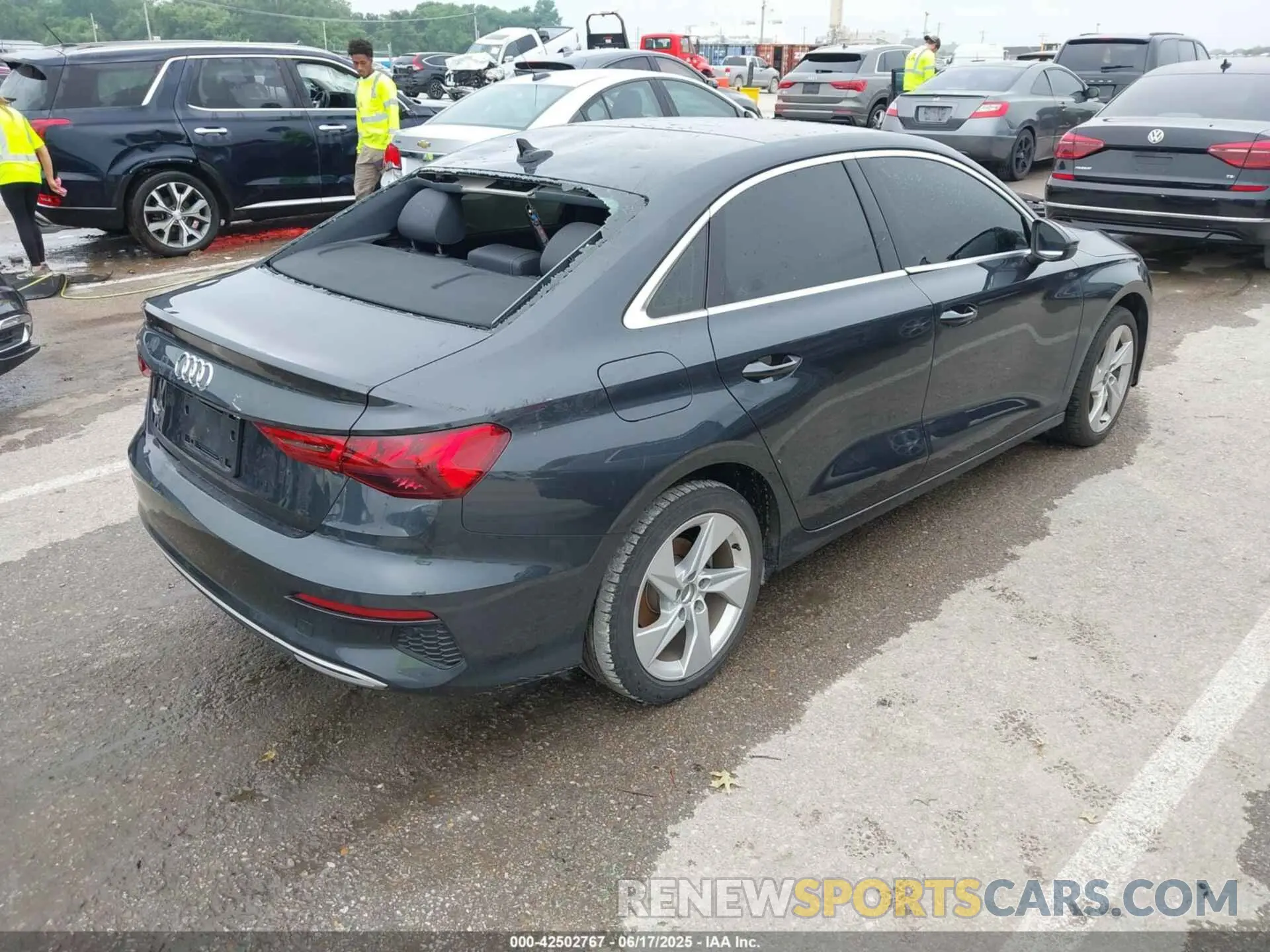 4 Фотография поврежденного автомобиля WAUAUDGY8NA075426 AUDI A3 2022