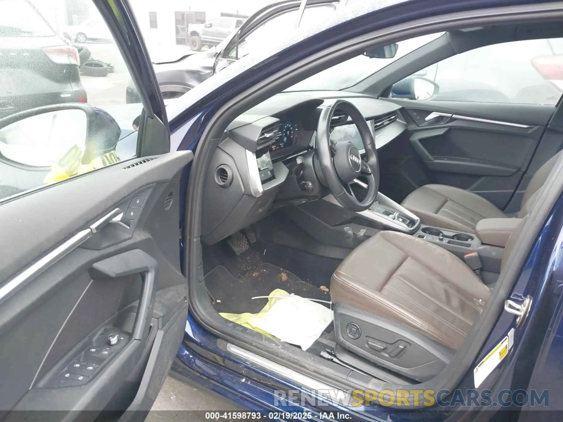 17 Photograph of a damaged car WAUGUDGY6NA071109 AUDI A3 2022
