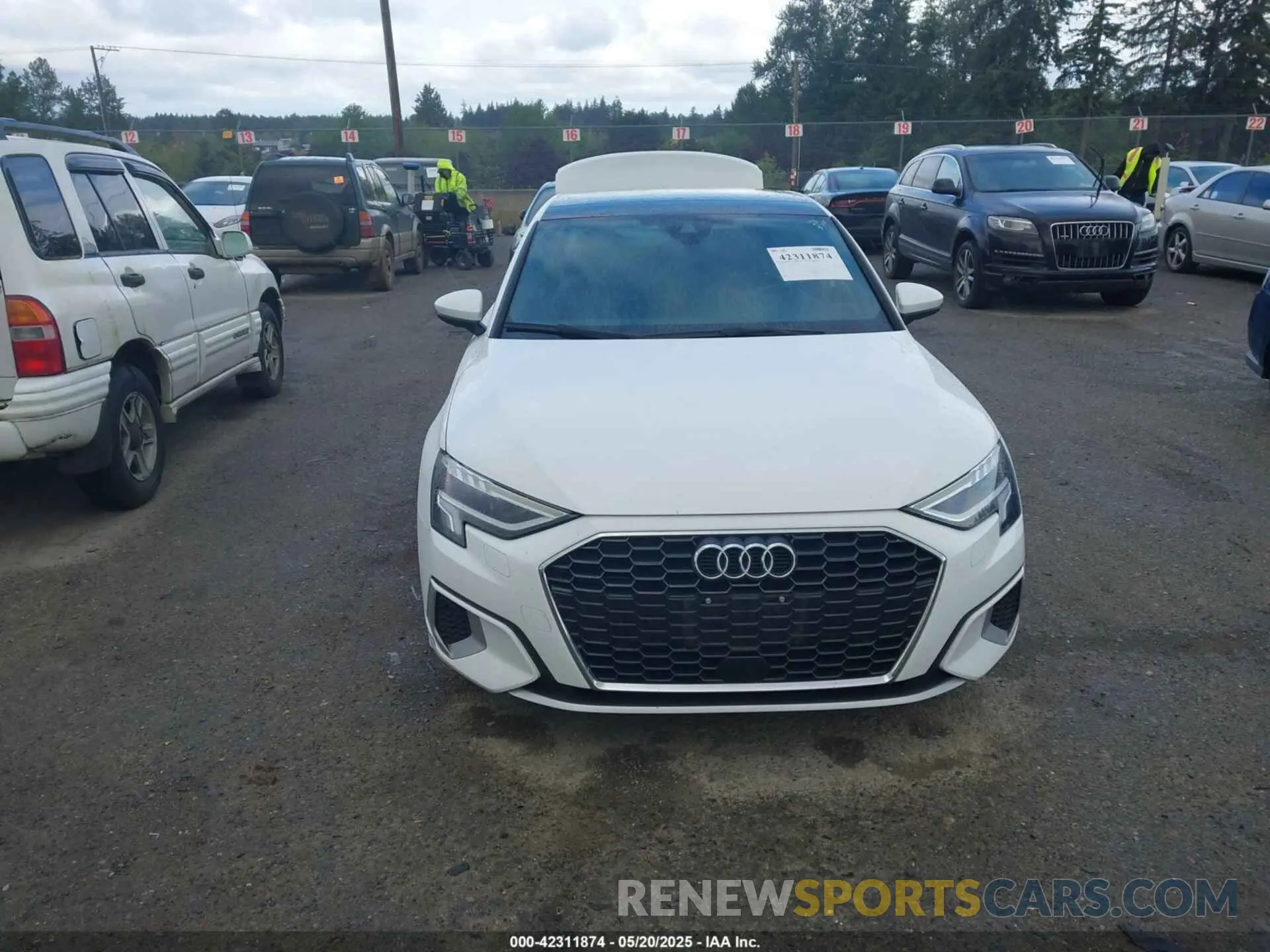 12 Фотография поврежденного автомобиля WAUAUDGYXPA118652 AUDI A3 2023