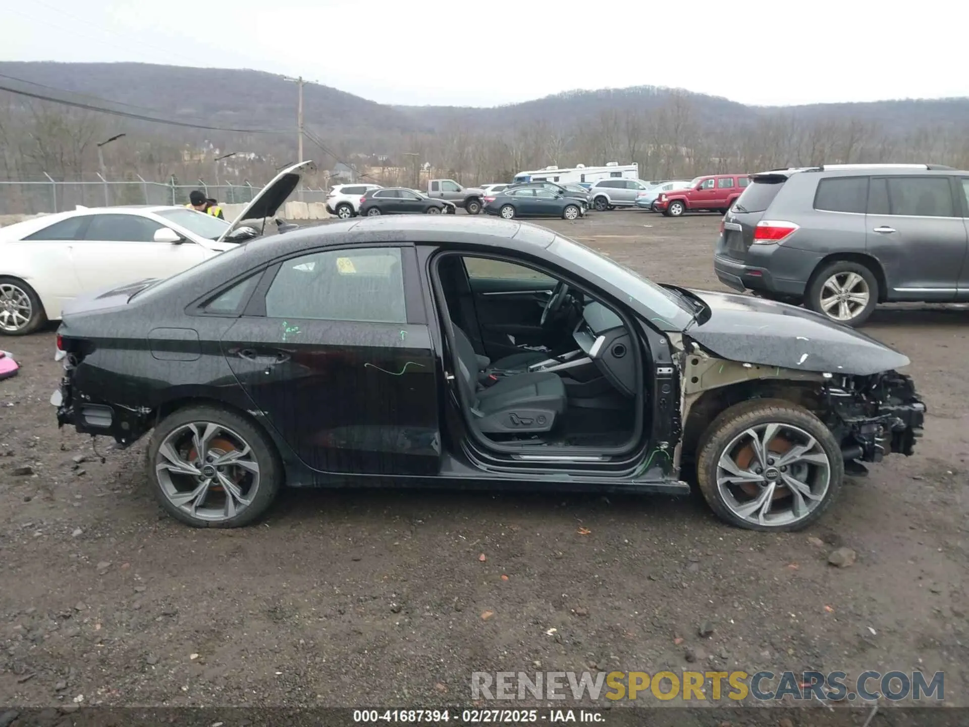 13 Фотография поврежденного автомобиля WAUGUDGY1PA104004 AUDI A3 2023