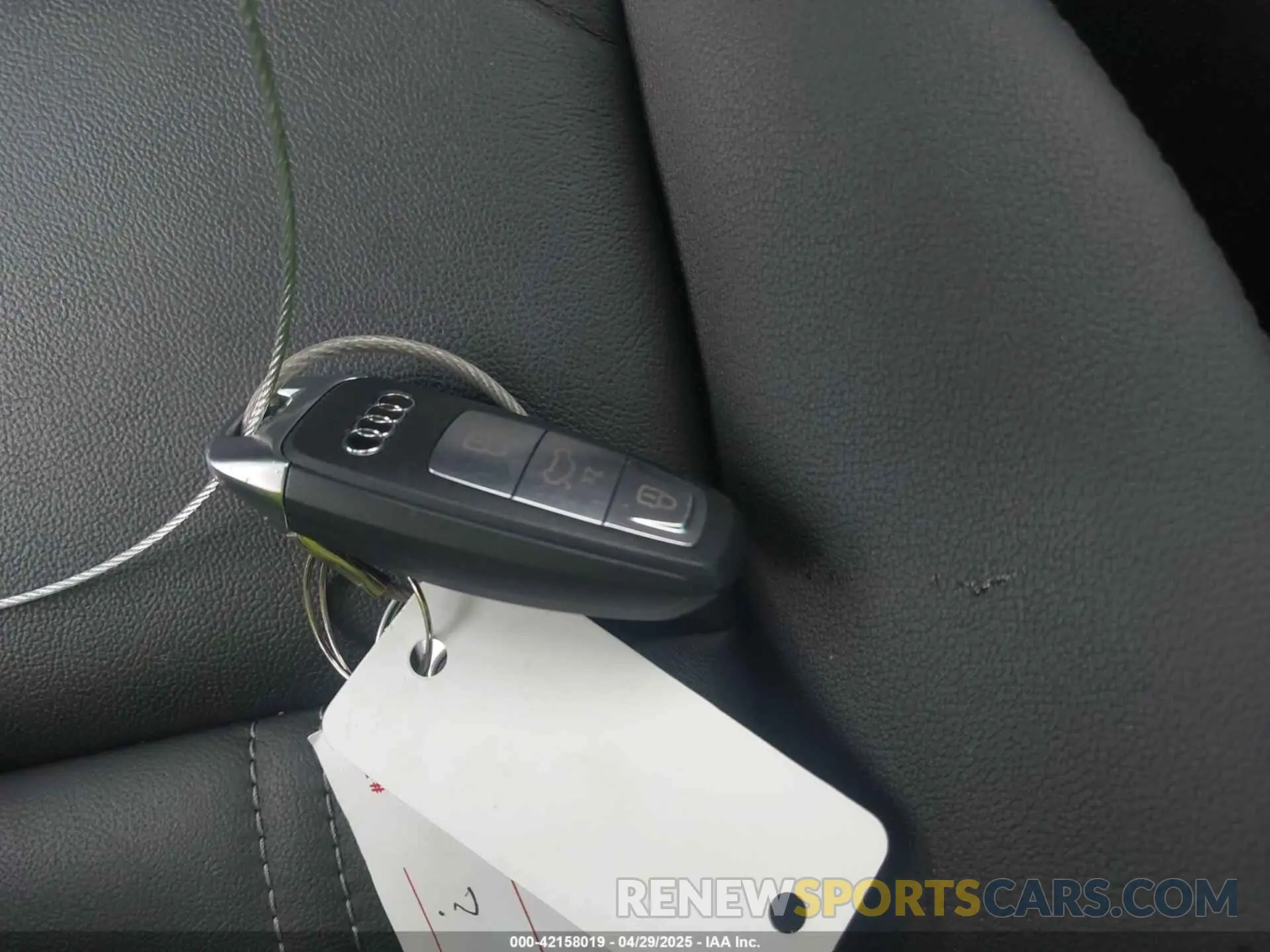11 Фотография поврежденного автомобиля WAUAUDGY2RA102660 AUDI A3 2024