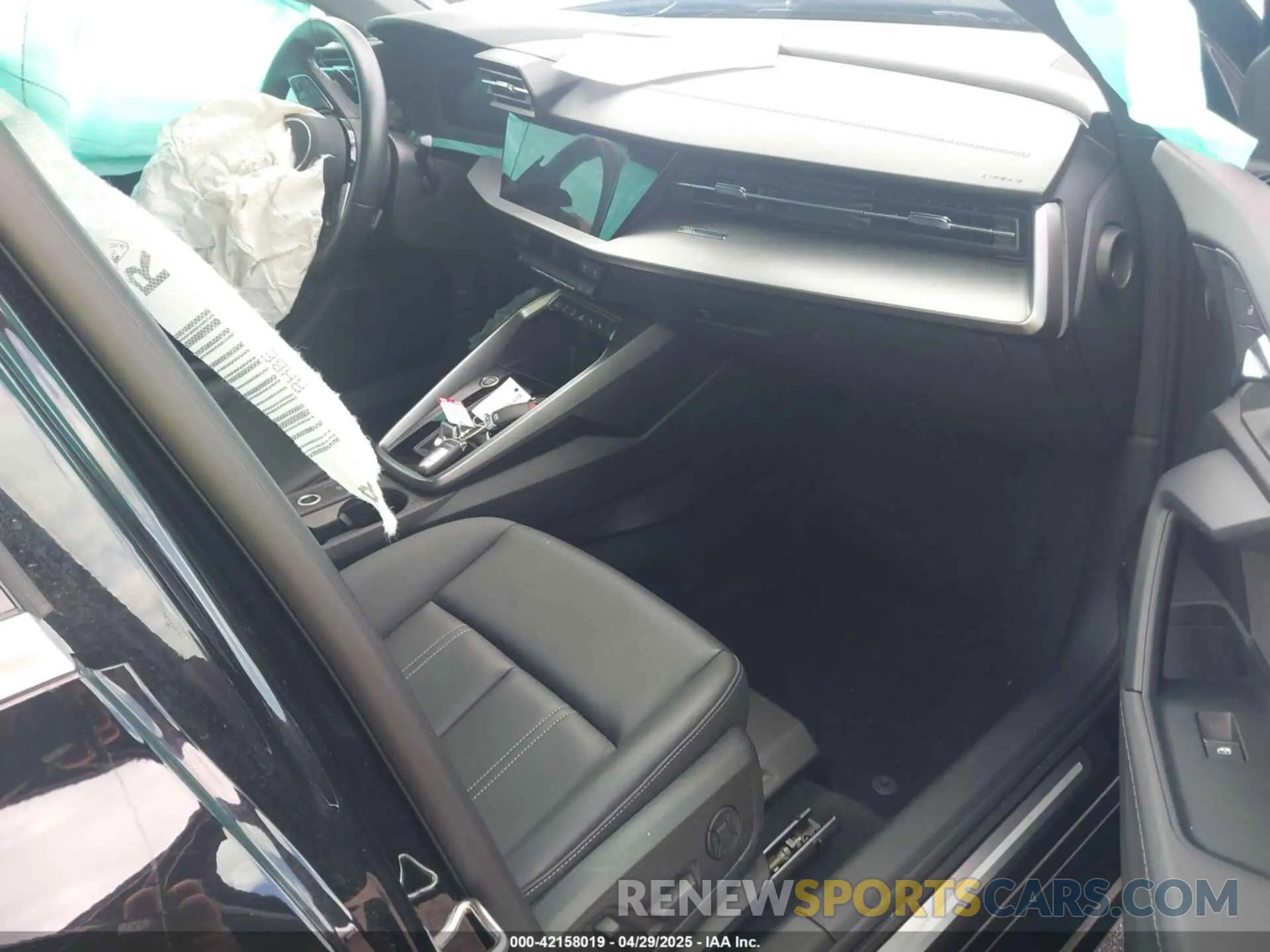 5 Фотография поврежденного автомобиля WAUAUDGY2RA102660 AUDI A3 2024