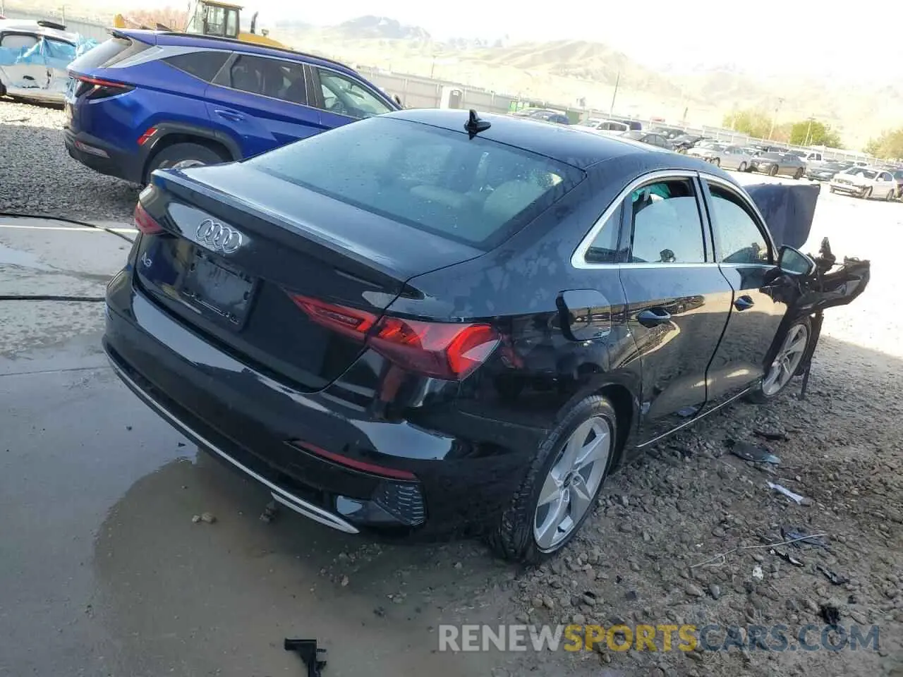 3 Фотография поврежденного автомобиля WAUAUDGYXRA100025 AUDI A3 2024