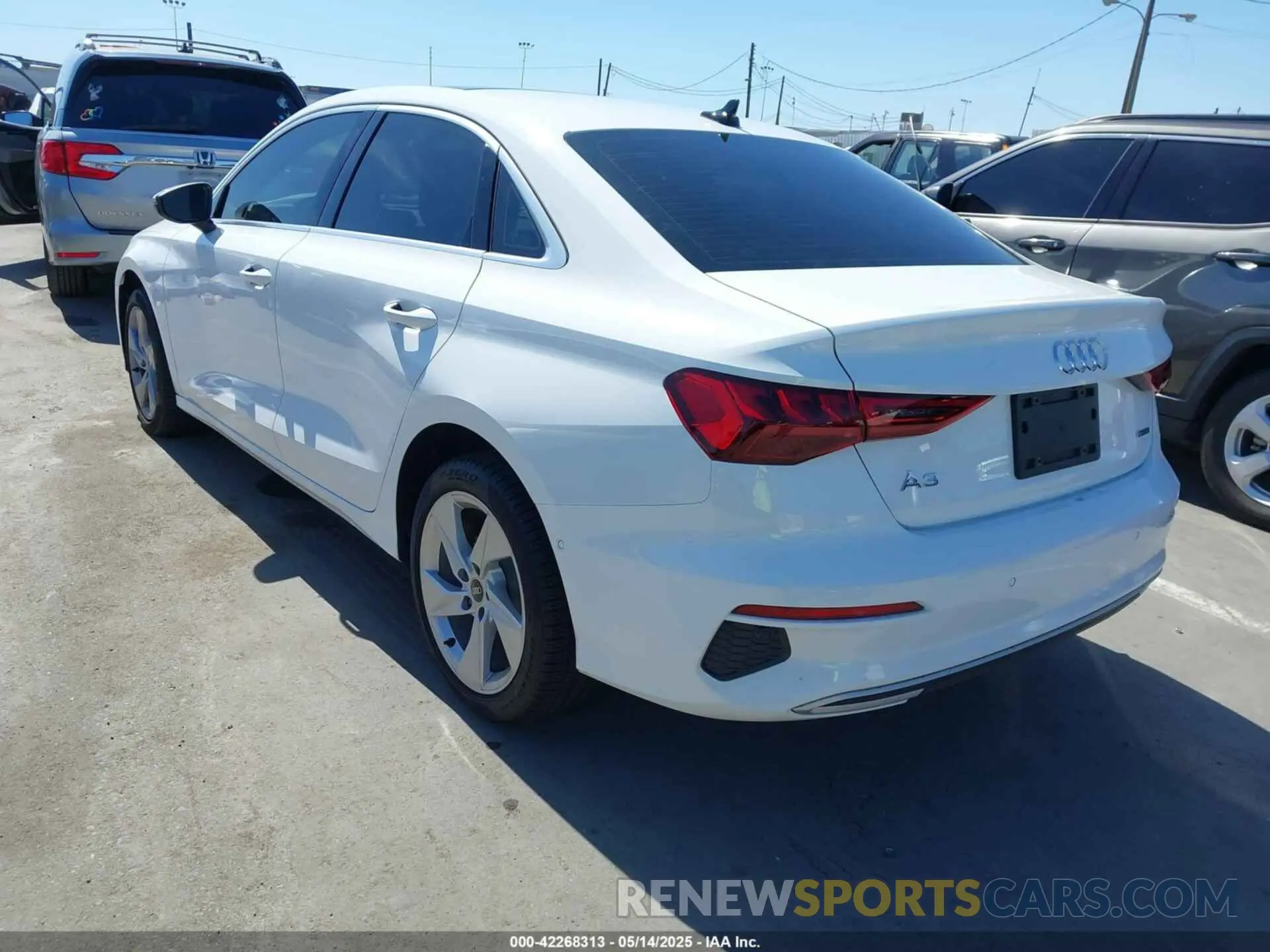 3 Фотография поврежденного автомобиля WAUGUDGY1RA066860 AUDI A3 2024