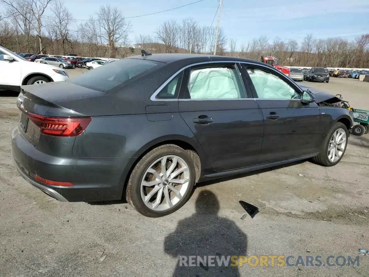 3 Фотография поврежденного автомобиля WAUDNAF44KN006647 AUDI A4 2019