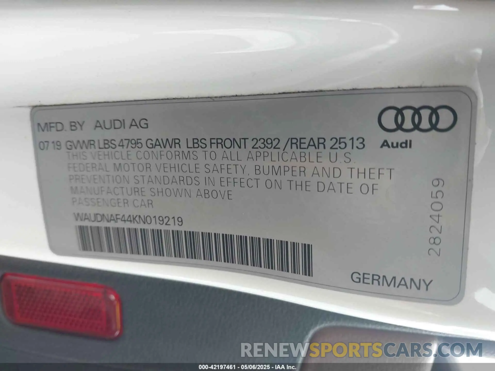 9 Фотография поврежденного автомобиля WAUDNAF44KN019219 AUDI A4 2019
