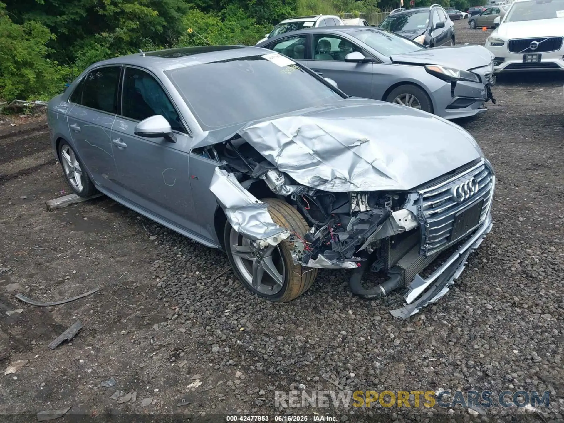 1 Фотография поврежденного автомобиля WAUDNAF46KN011574 AUDI A4 2019