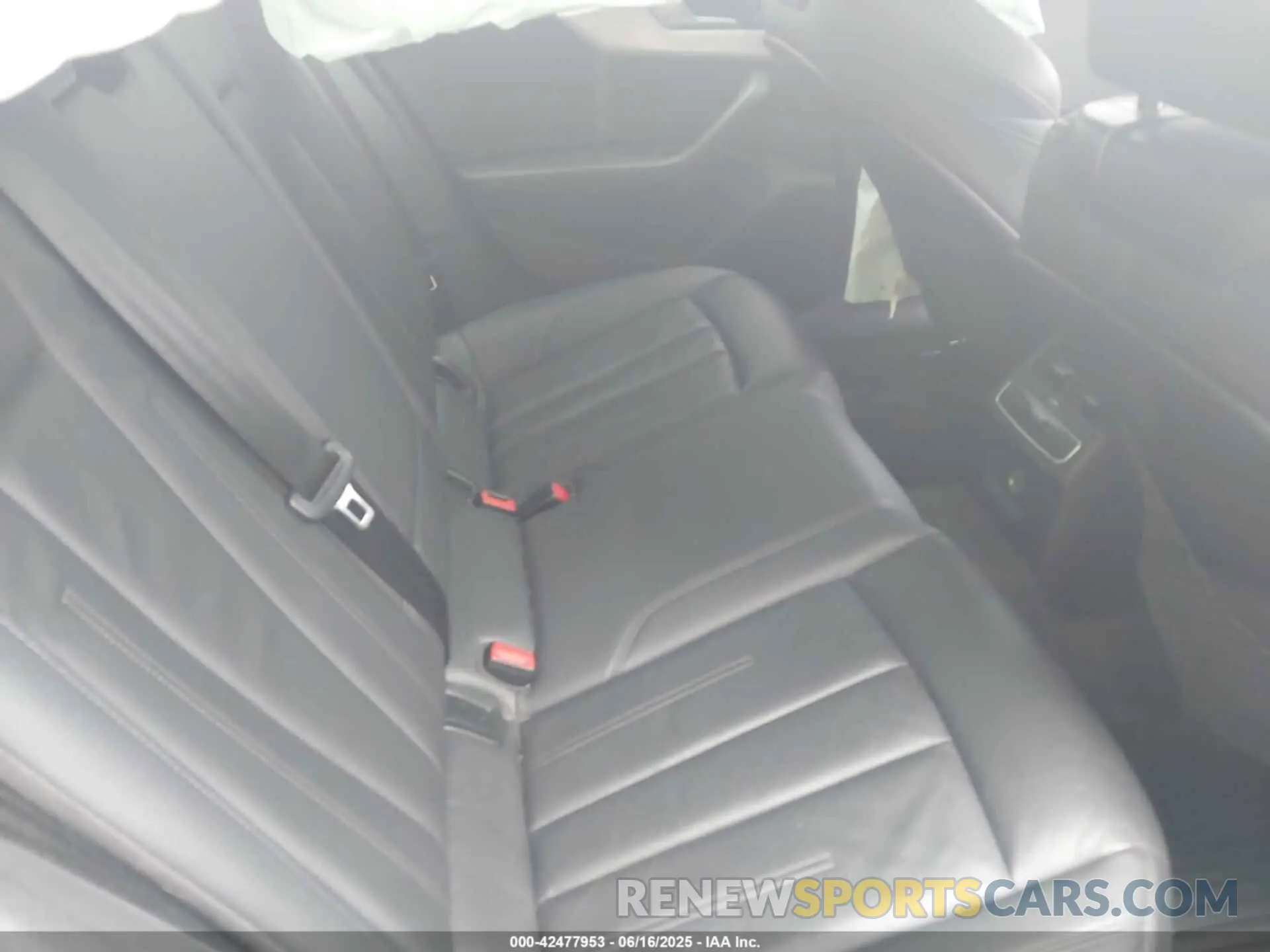 8 Фотография поврежденного автомобиля WAUDNAF46KN011574 AUDI A4 2019