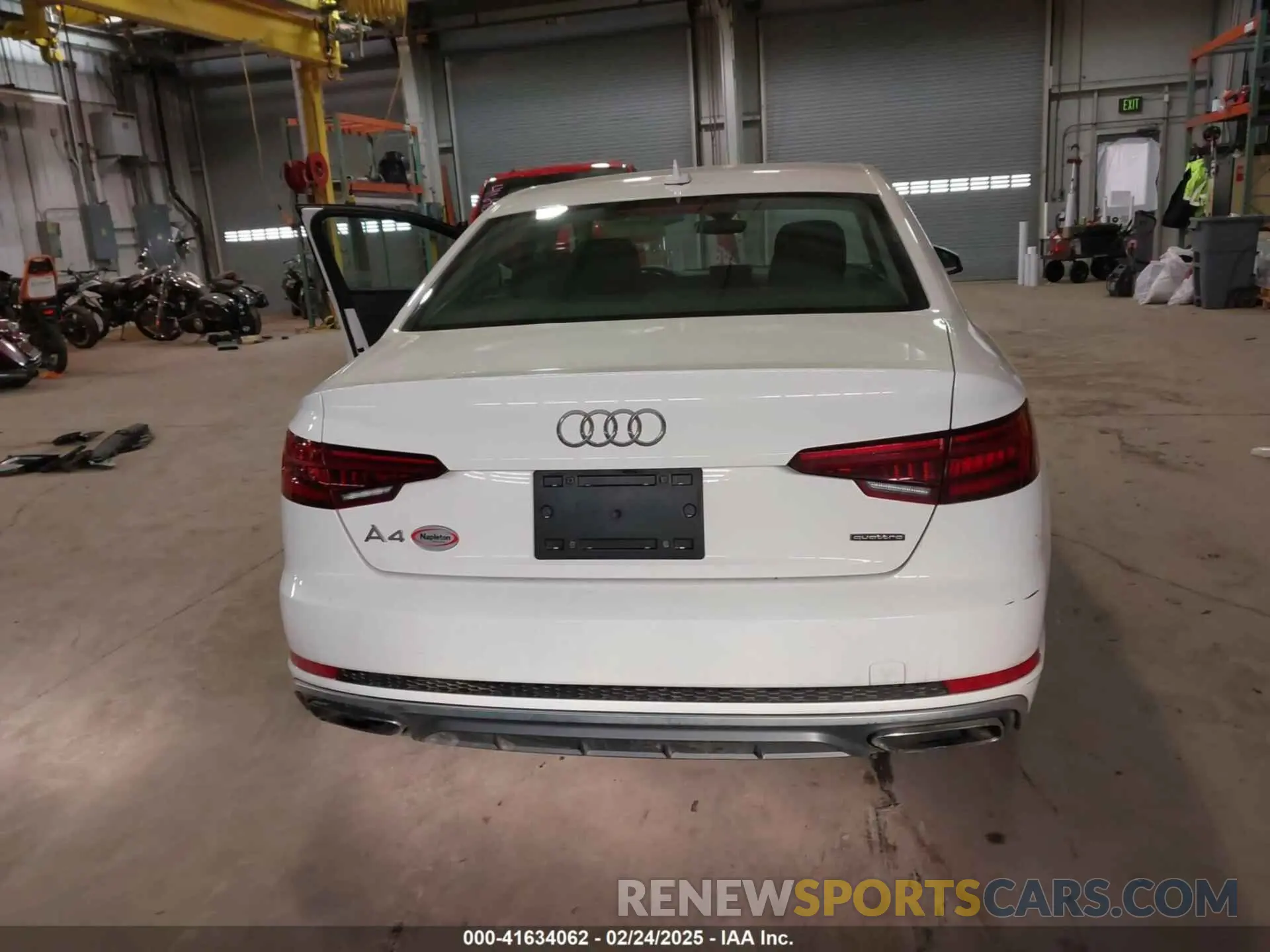 17 Фотография поврежденного автомобиля WAUDNAF47KA117328 AUDI A4 2019