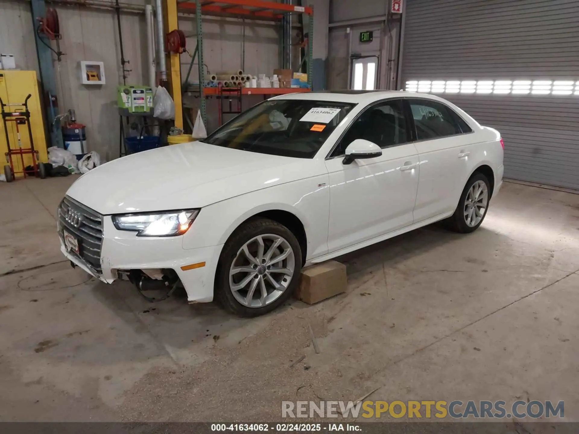 2 Фотография поврежденного автомобиля WAUDNAF47KA117328 AUDI A4 2019
