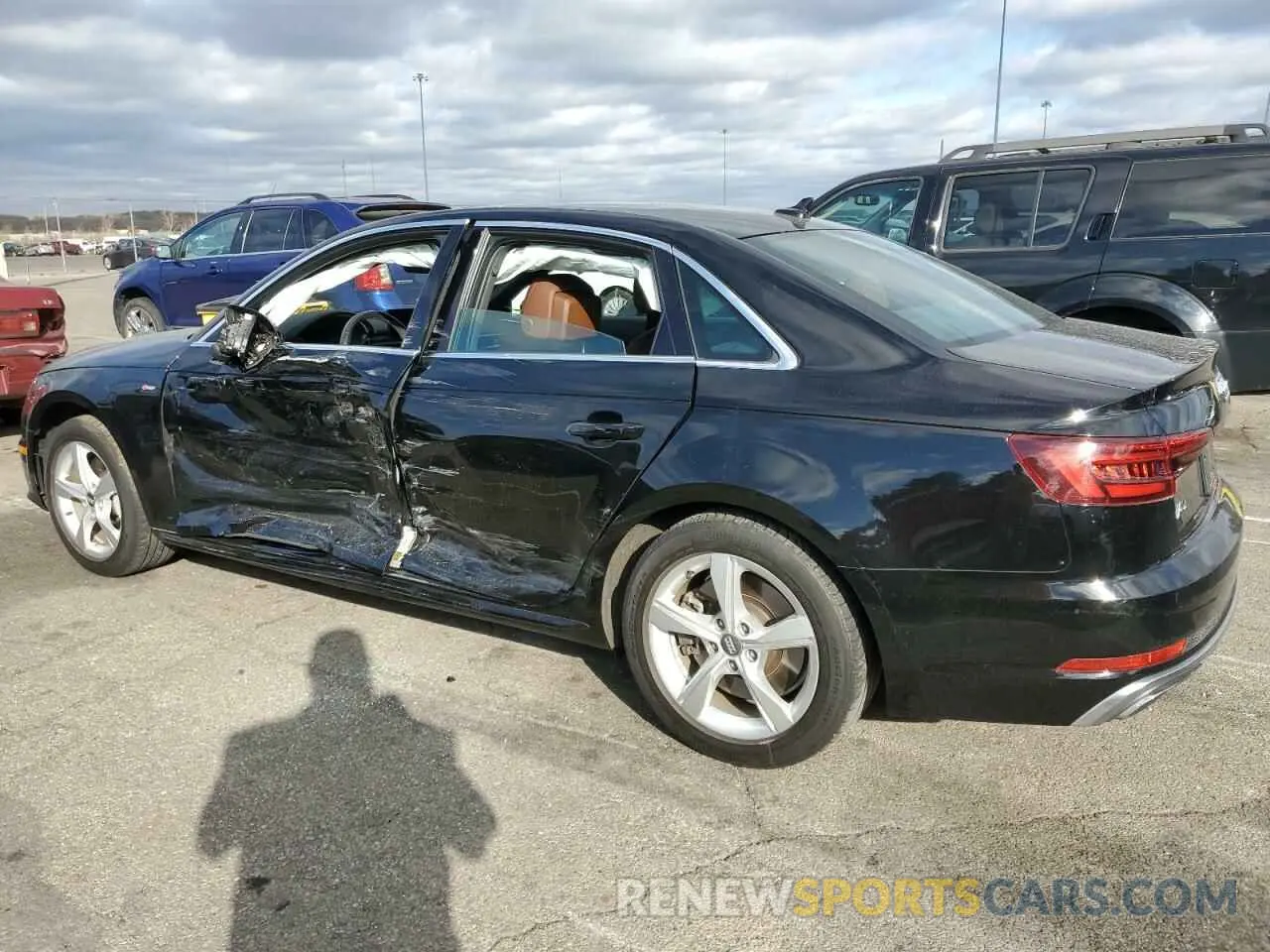 2 Фотография поврежденного автомобиля WAUDNAF4XKA012315 AUDI A4 2019